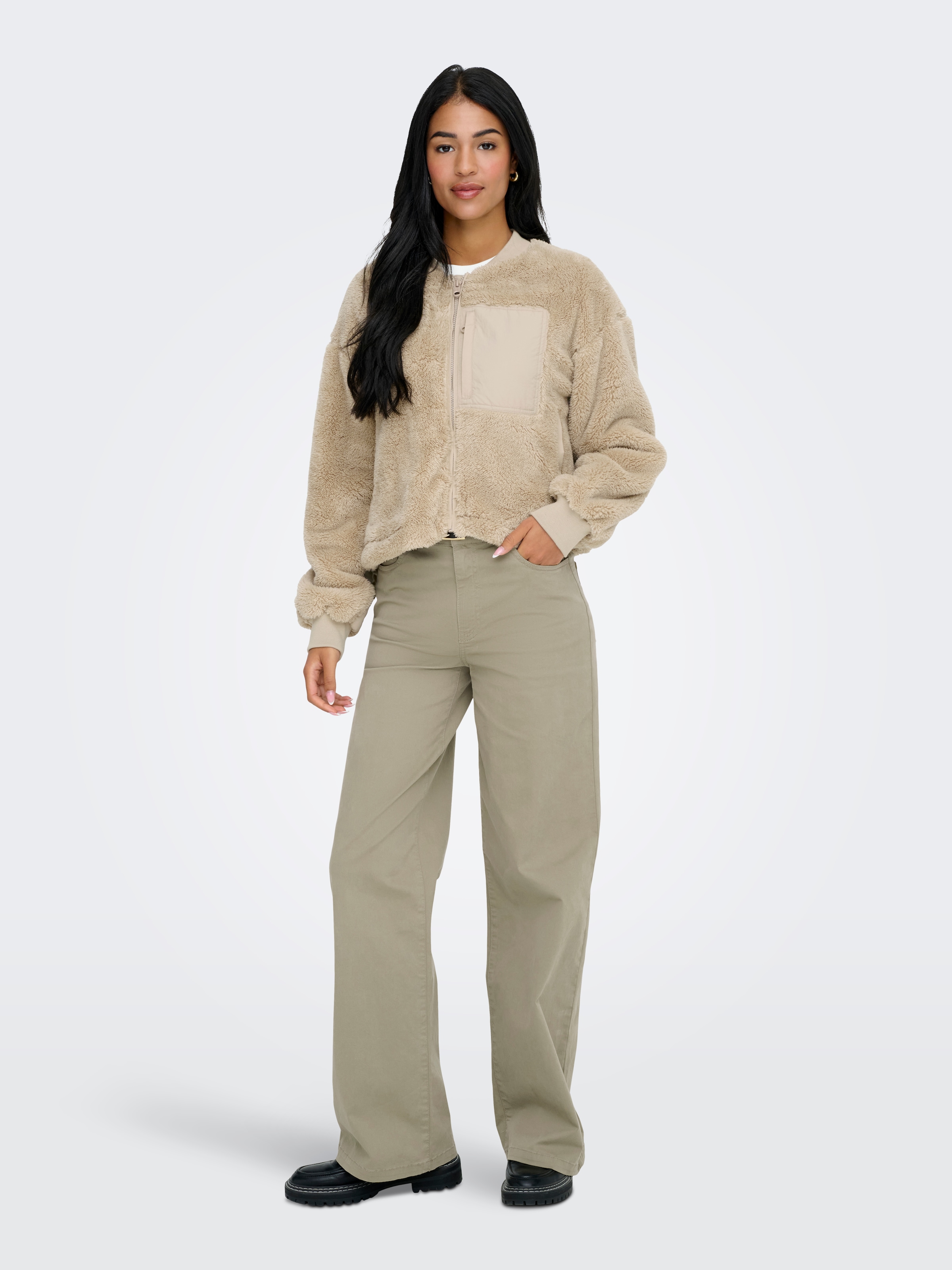 ONLY Plüschjacke »ONLANNA CONTACT LIFE SHORT JACKET CC OTW« Brusttasche mit Reissverschluss