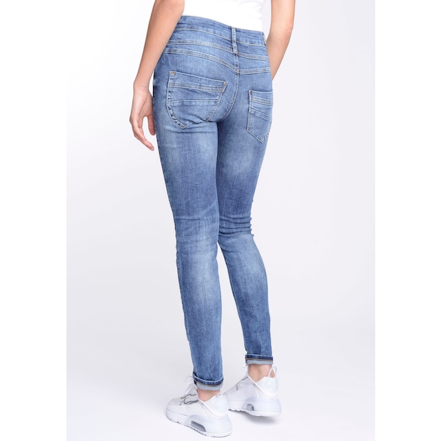 ♕ GANG Skinny-fit-Jeans »94MORA«, mit 3-Knopf-Verschluss und Passe vorne  versandkostenfrei auf