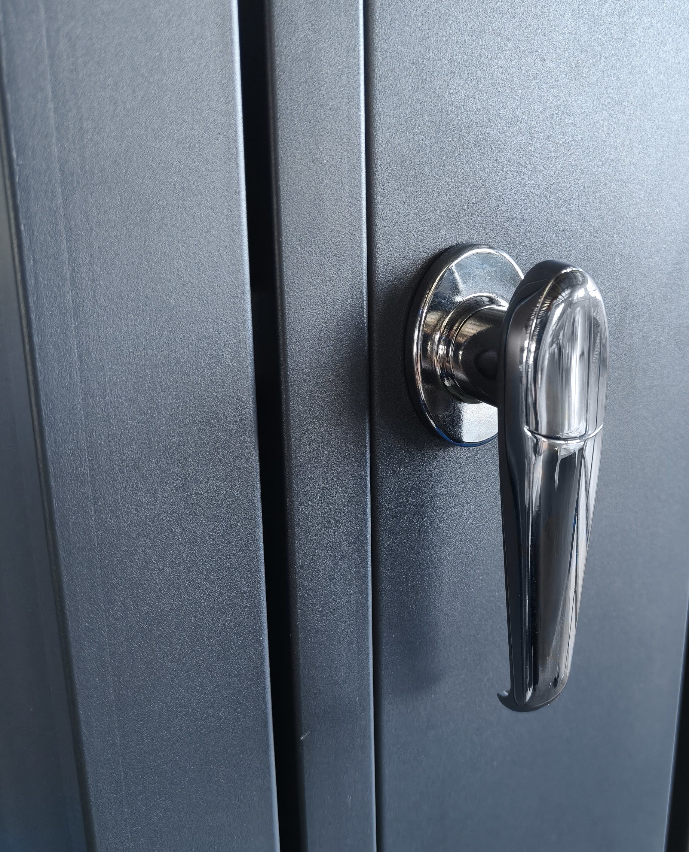 KONIFERA Coffre à poubelles »Bilbao Premium, Metall pulverbeschichtet 120-240L« couvercle avec vérin à gaz, verrouillable, 120-240L LxPxH : 68x80x117 cm