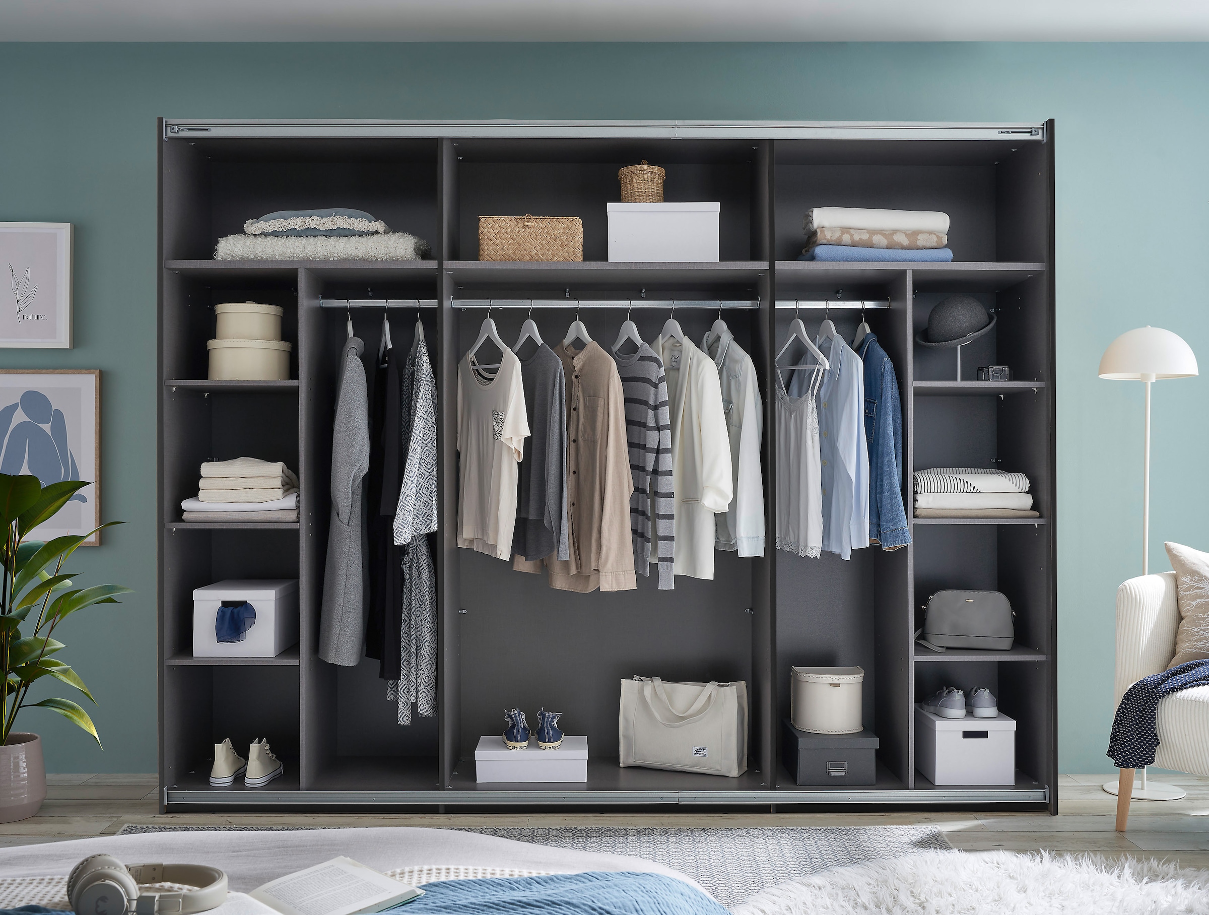 Schlafkontor Armoire à portes coulissantes »Mesio, 2-türiger Kleiderschrank, Schiebetürenschrank mit viel Stauraum« inklusive Hoteleinteilungen aussen und Einlegeböden oben