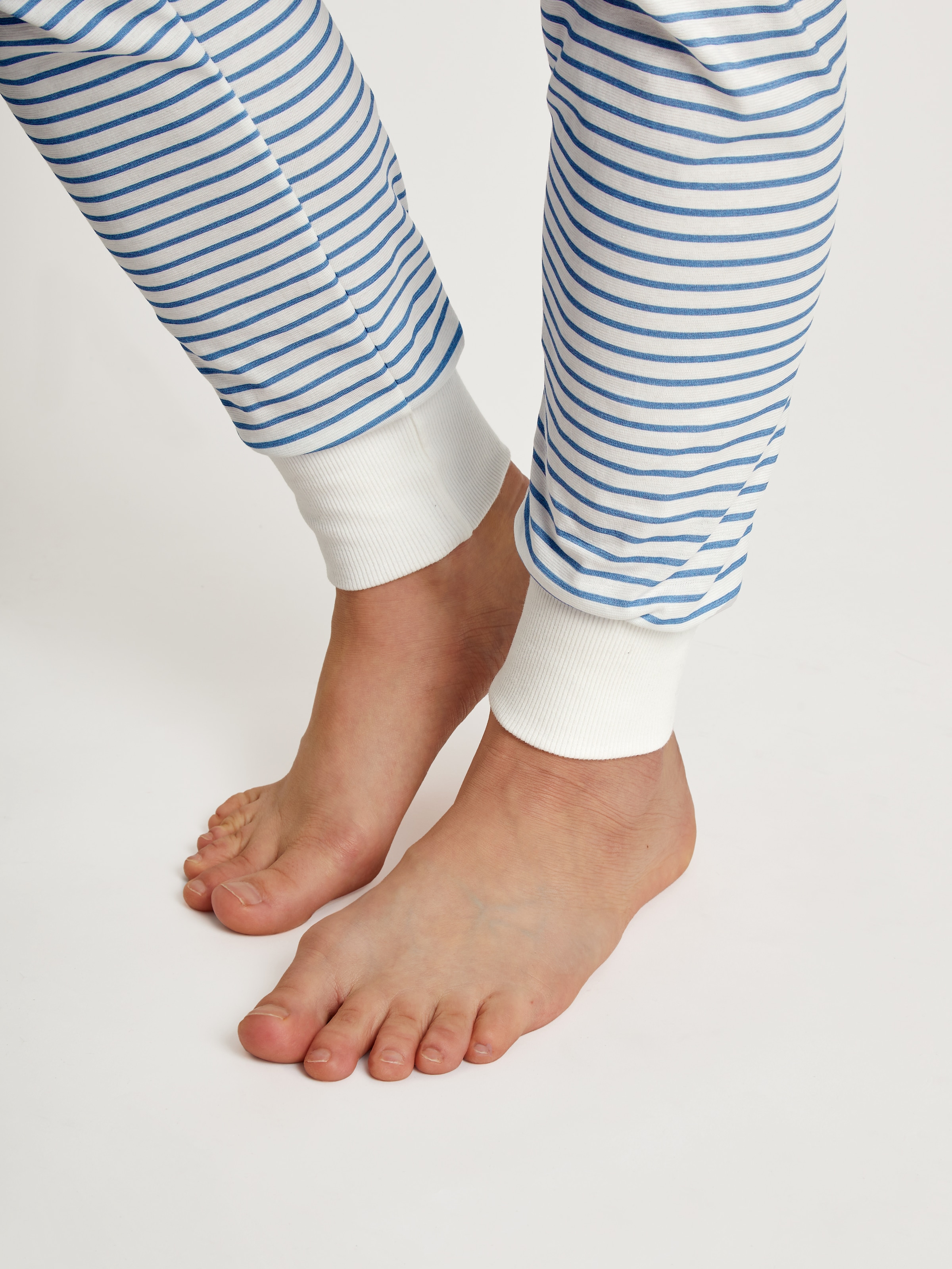CALIDA Schlafanzug »Cotton Stripes«, (2 tlg.), mit weichen Rippbündchen an den Abschlüssen