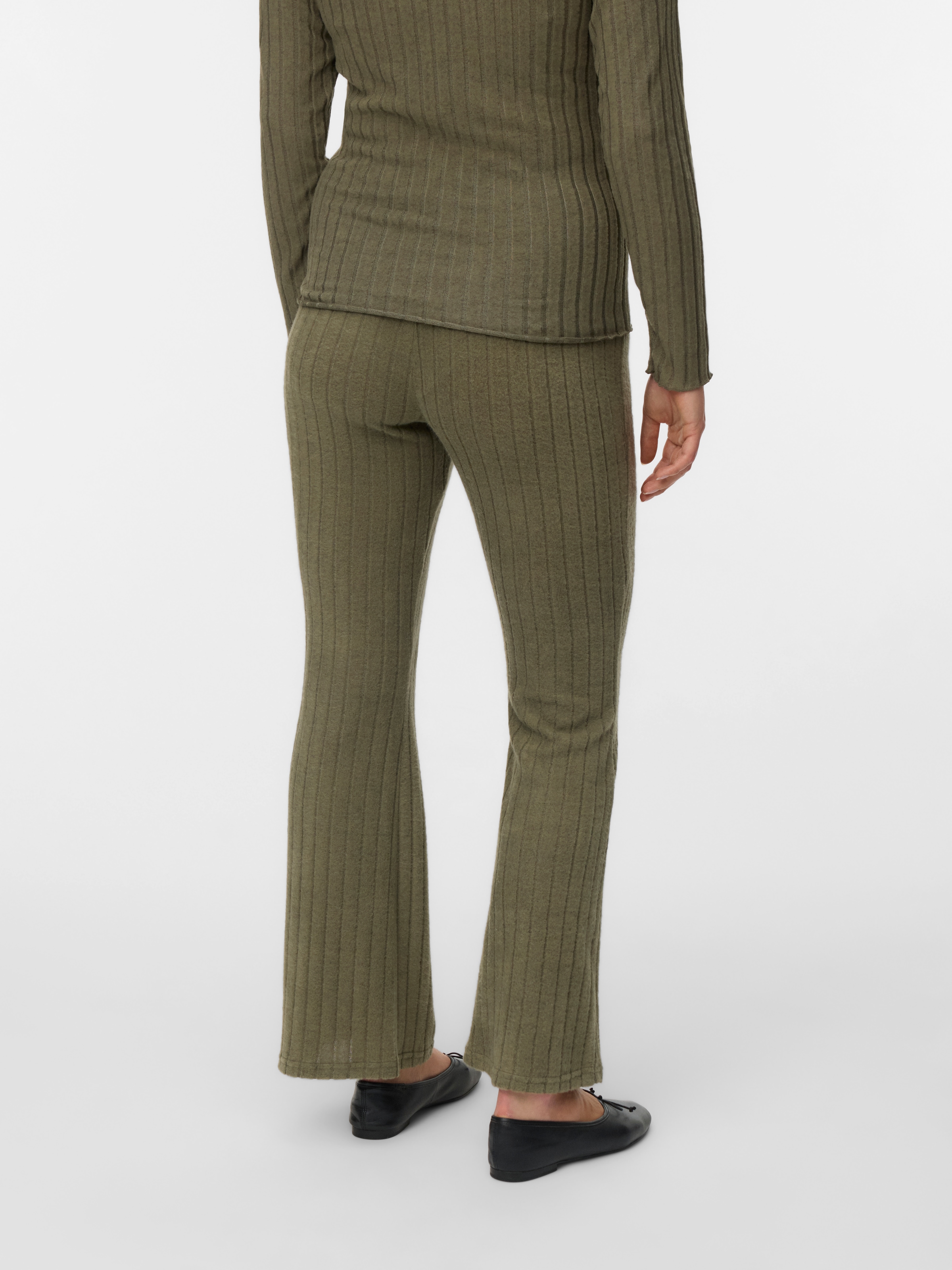 Mamalicious Pantalon de grossesse stretch »MLFELIZIA FLARED JRS PANTS HW NOOS«