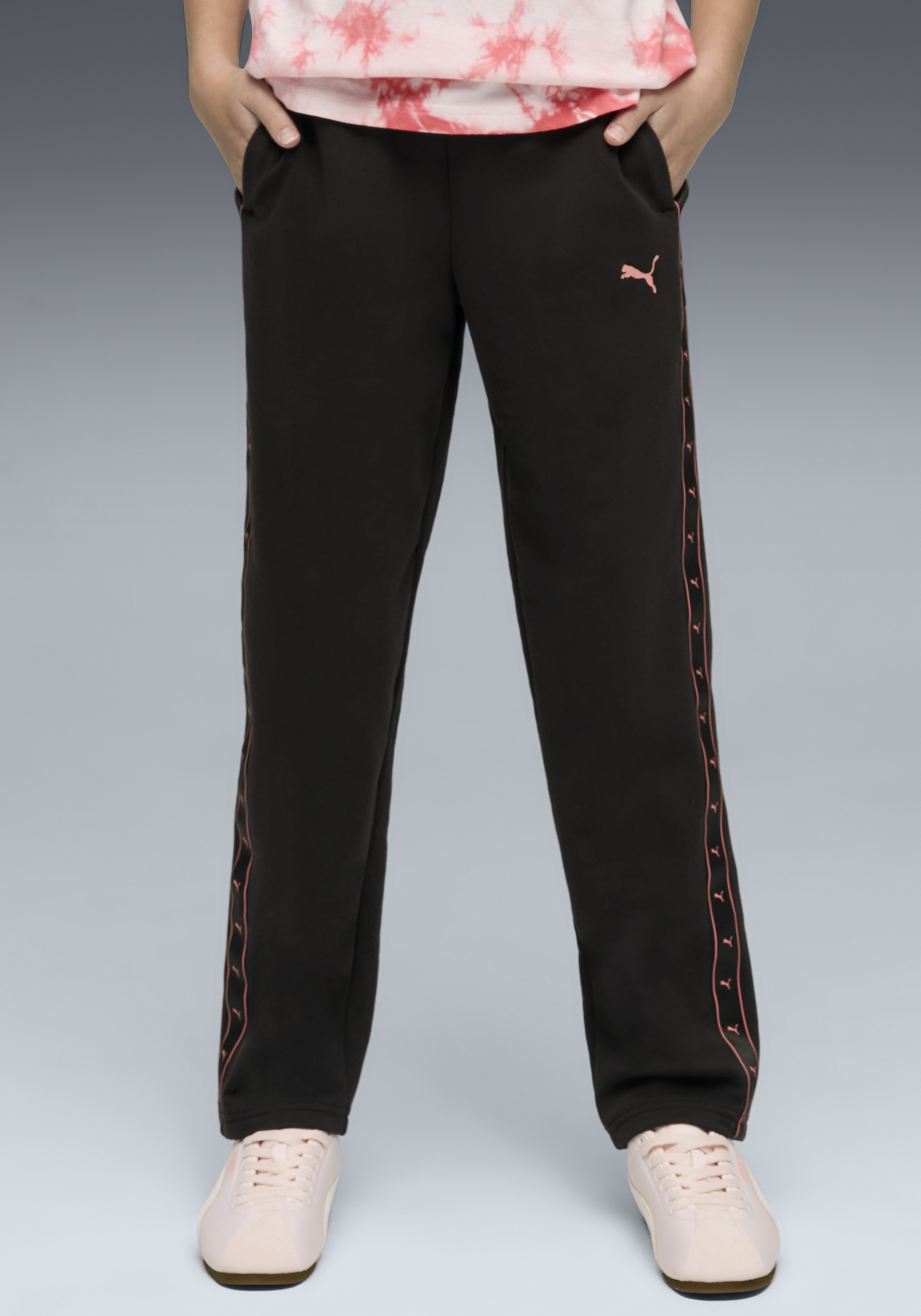 Image of PUMA Trainingshose "ESS TAPE HIGH WAIST RELAXED SWEATPANTS TR G" aus Baumwollmischung, mit Eingrifftaschen, sportlicher Stil