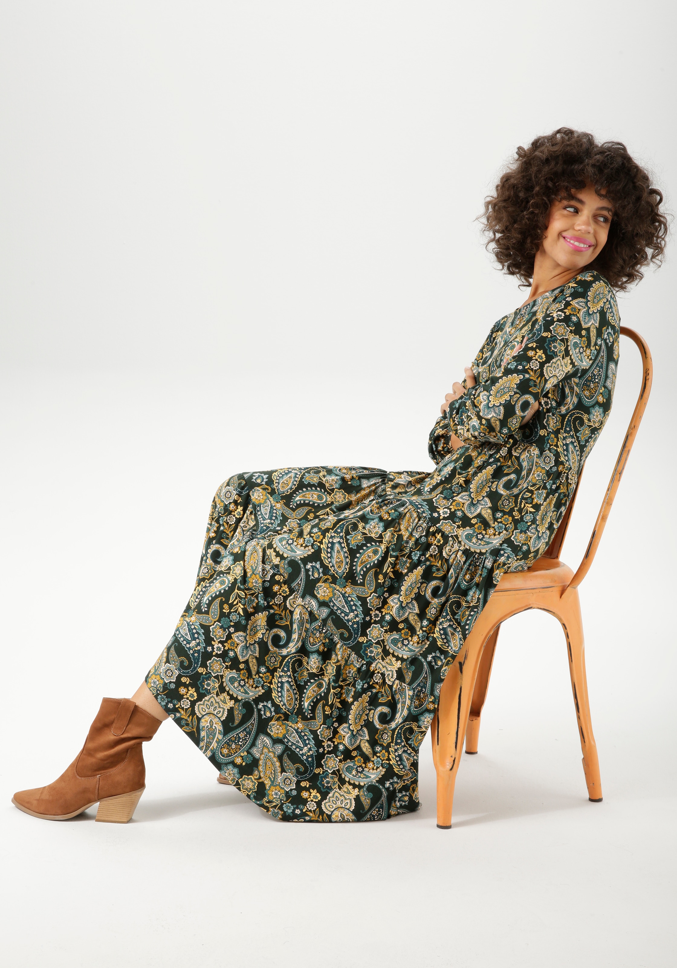 Aniston CASUAL Jerseykleid, mit farbharmonischem Paisley-Muster - NEUE KOLLEKTION