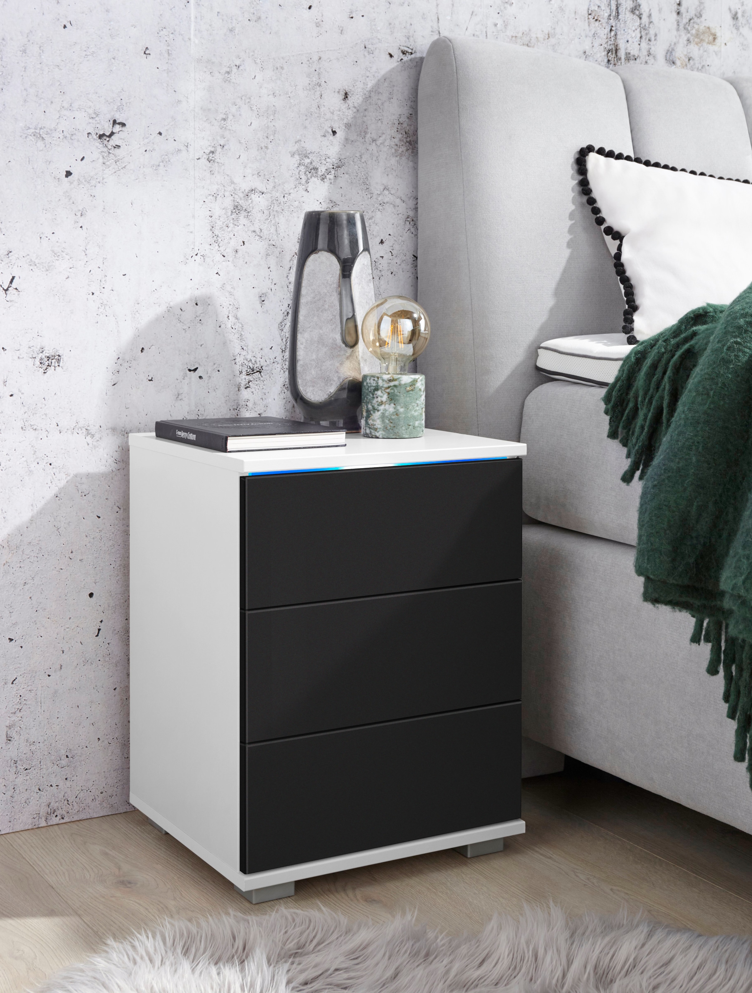 Image of priess Nachtkommode, mit LED-Beleuchtung und Push-to-open bei Ackermann Versand Schweiz