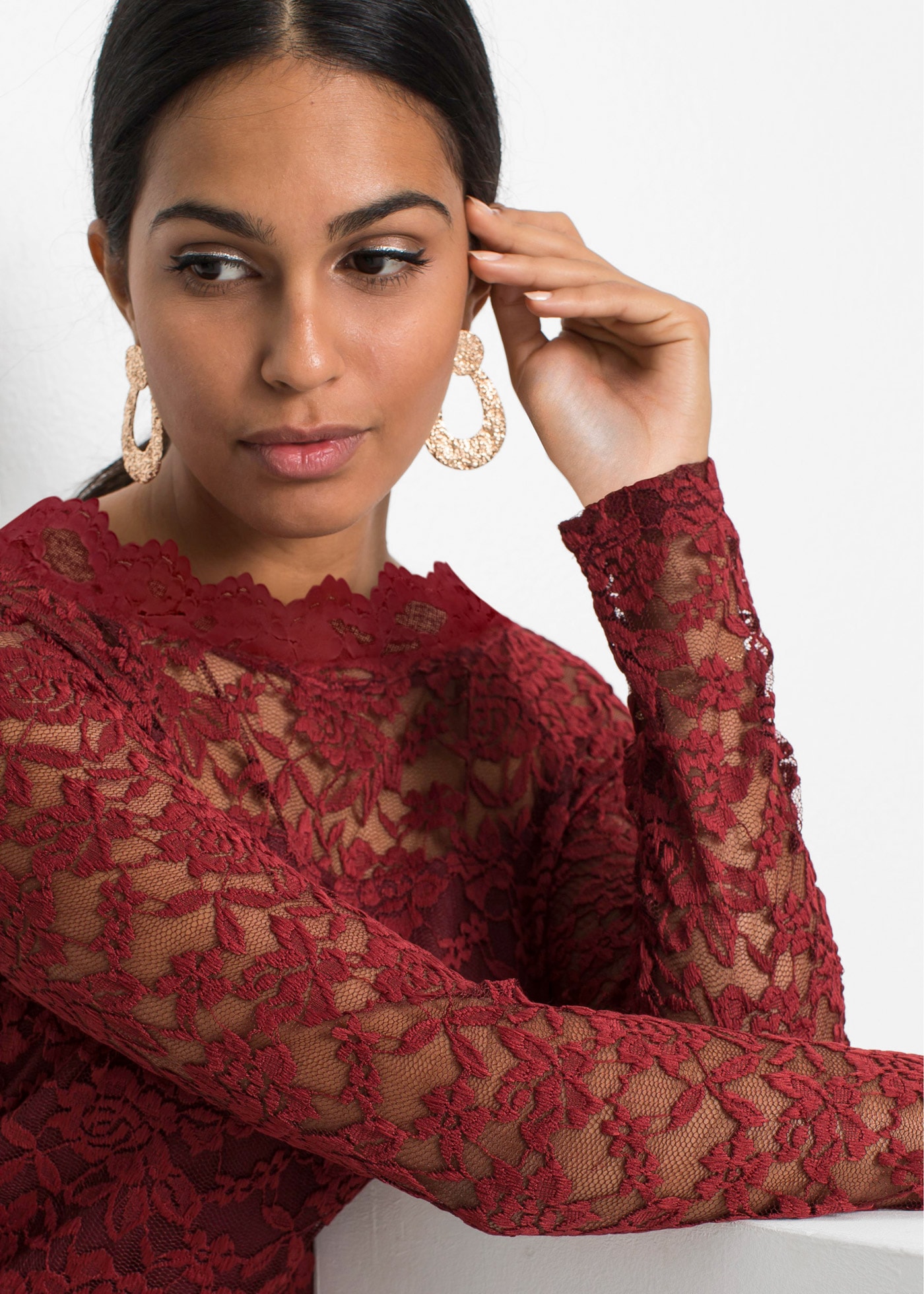 bonprix T-shirt à manches longues Slim fit Passform, mit Spitzen-Details, unifarben