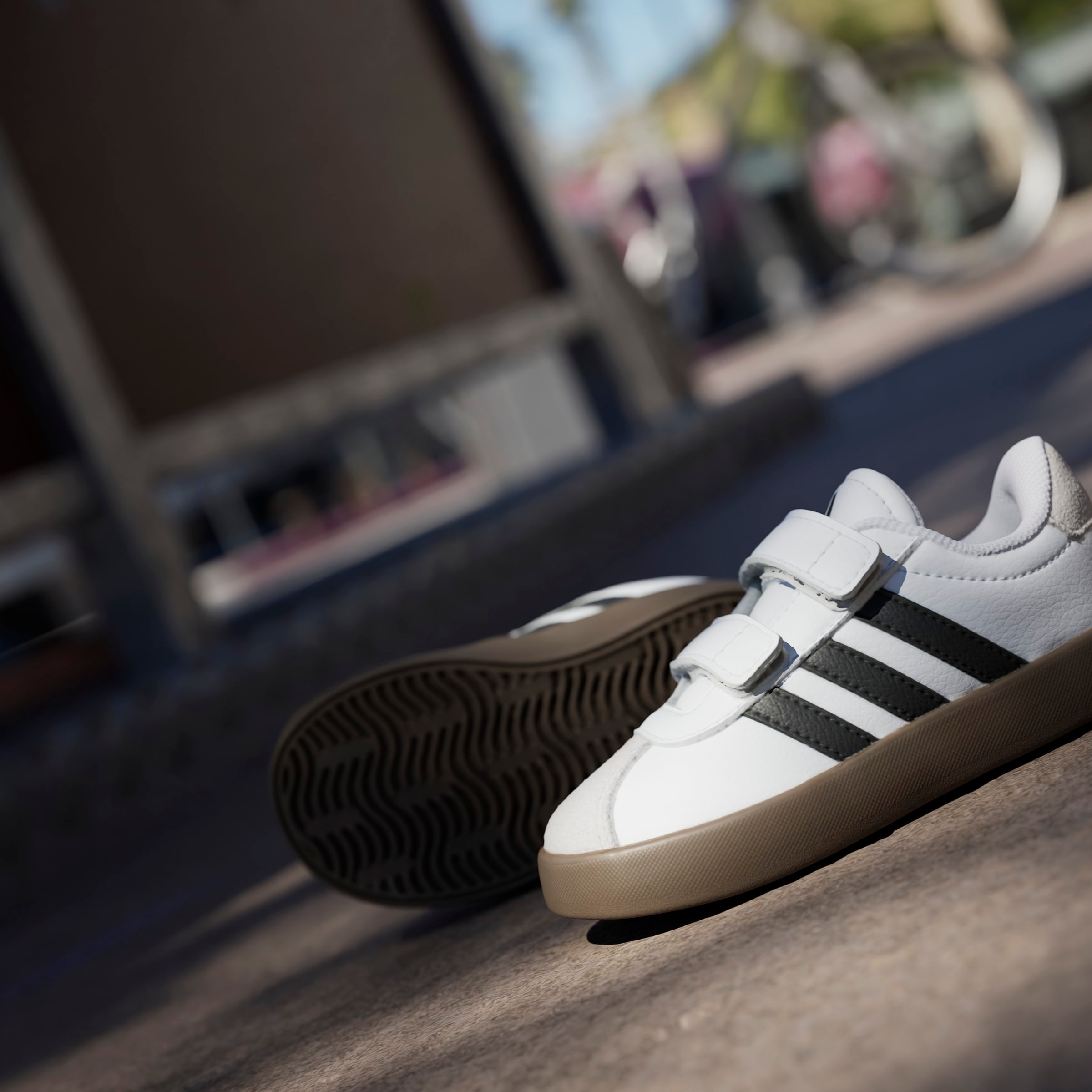 adidas Sportswear Chaussures à scratch »VL COURT 3.0 KIDS«  inspiriert vom Design des adidas samba, für Kinder