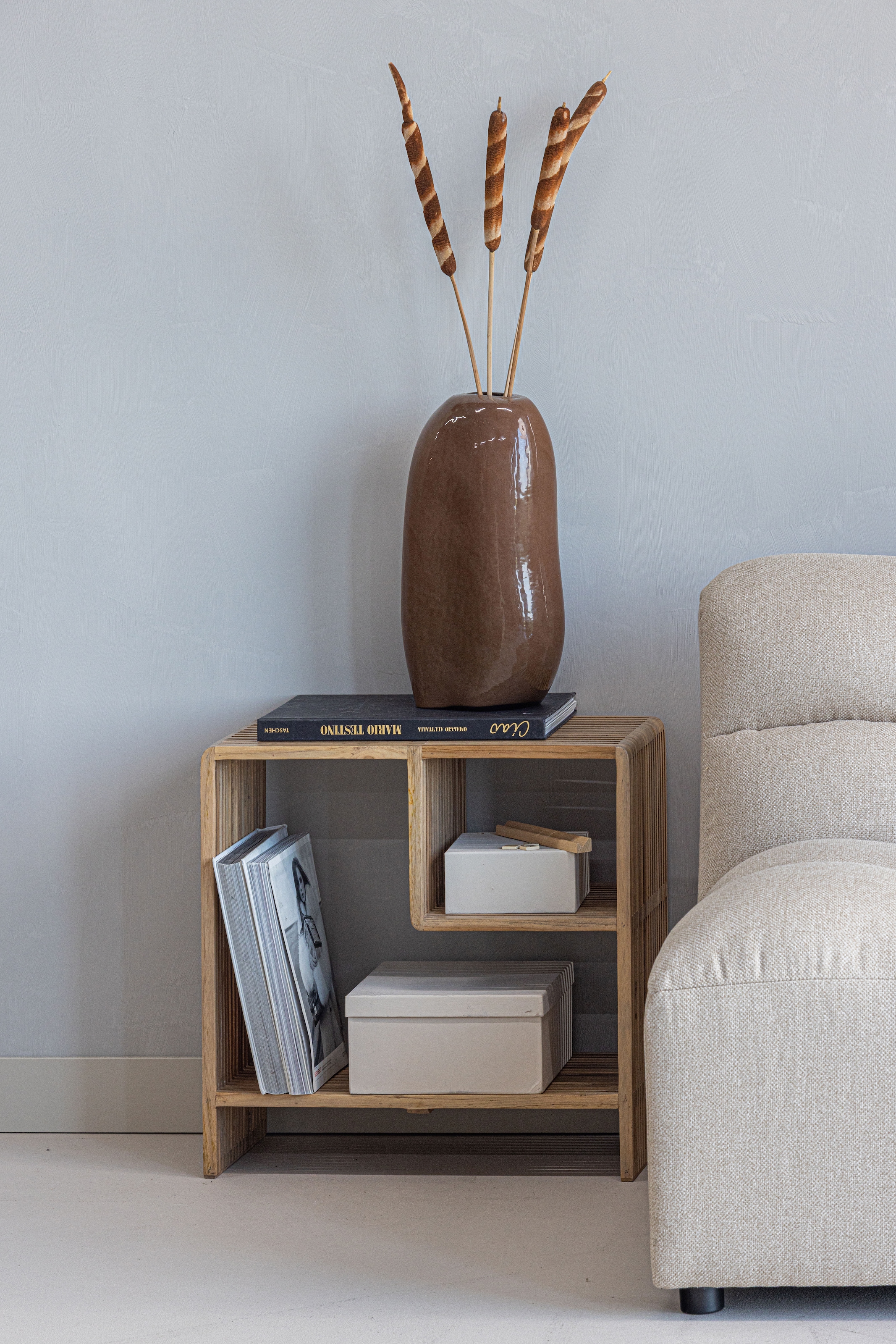 Image of WOOOD Beistelltisch "Jasmijn aus recyceltem Teakholz mit zusätzlichem Fach 55x30x55 cm" Organische Formgebung, zusätzliches Fach, vormontiert geliefert