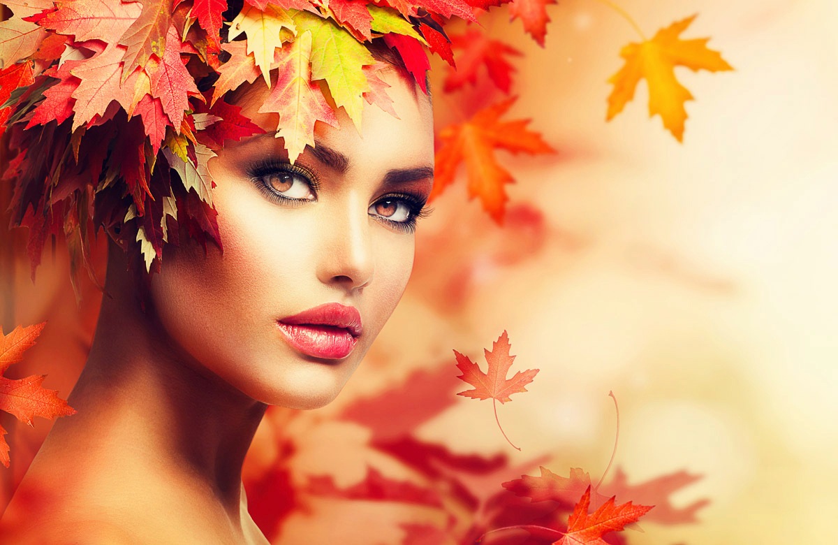 Image of Papermoon Fototapete "AUTUMN WOMAN"