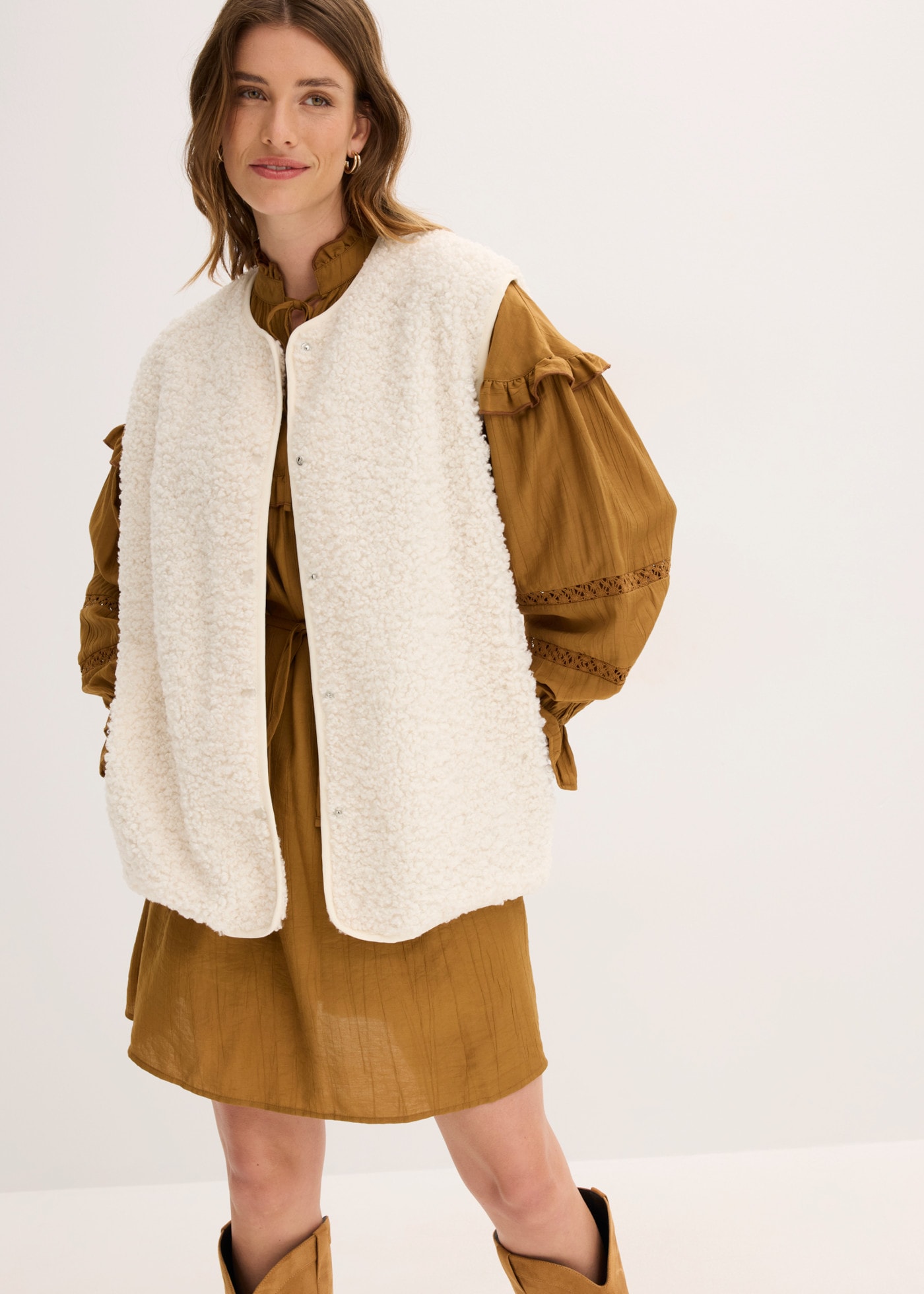 bonprix Plüschweste mit seitlichen Eingriffstaschen, aus Teddyfleece, Oversize-Passform