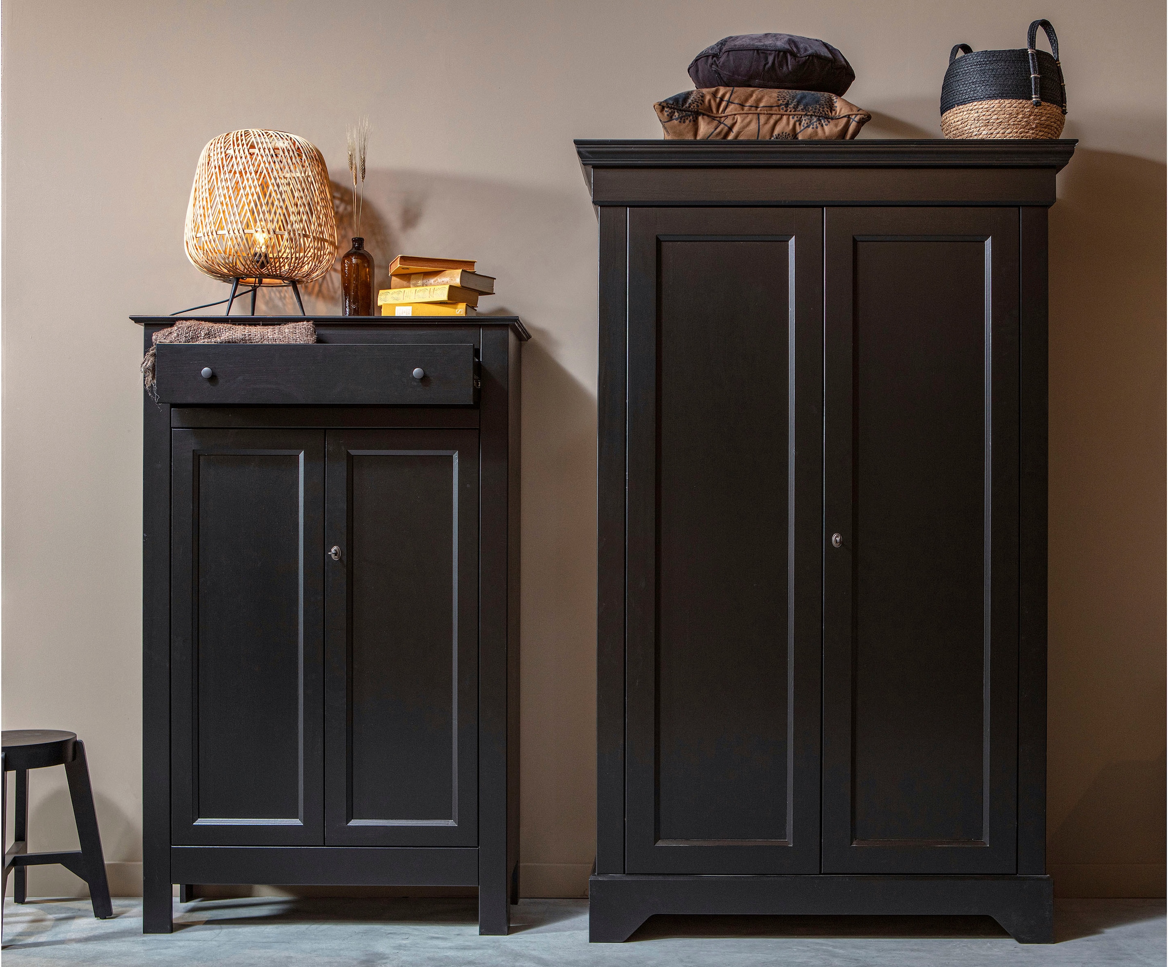 Image of WOOOD Garderobenschrank "Isabel" Mit Schlüssel, Tragkraft 15 kg pro Einlegeboden, sichbare maserung