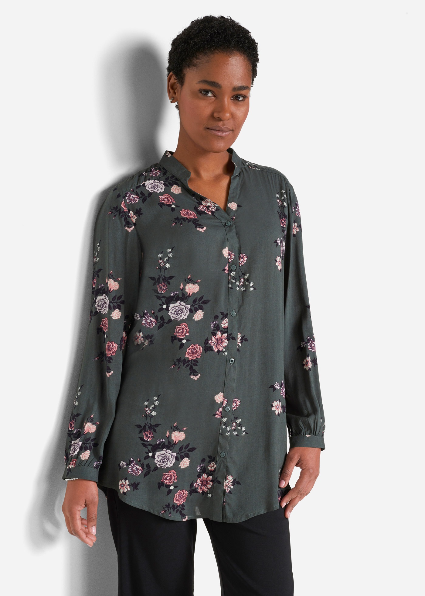 Image of bonprix Longbluse in lockerer Tunika-Passform, aus Viskose, hinten länger geschnitten