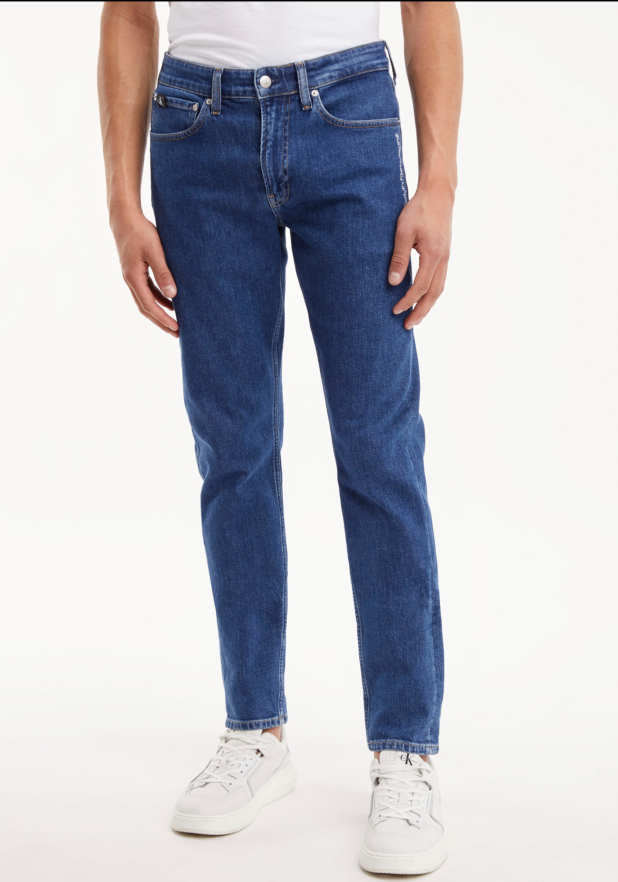 en Acheter Calvin ligne Jeans mit confortablement Tapered-fit-Jeans Klein Leder-Badge »SLIM Calvin Klein TAPER«, Tendance