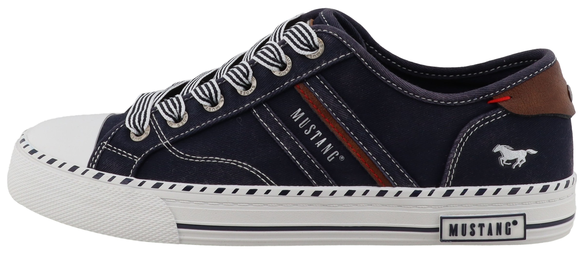 Mustang Shoes Slip-On Sneaker »Magdalena«  Slipper, Halbschuh mit Kontrastbesatz und Logoschriftzügen