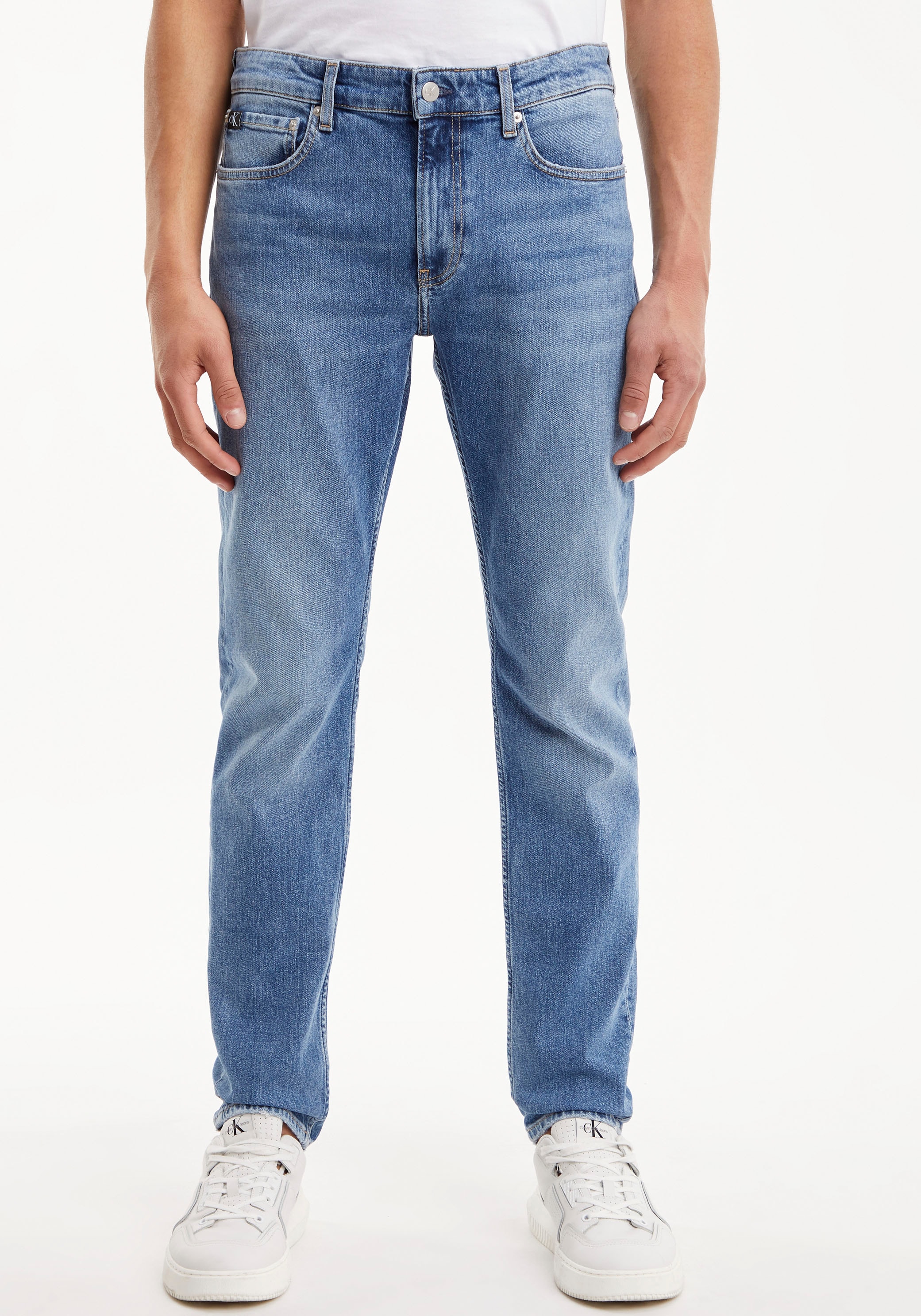 Calvin Klein Jeans Tapered-fit-Jeans »SLIM auf versandkostenfrei mit Calvin Klein TAPER«, Leder-Badge