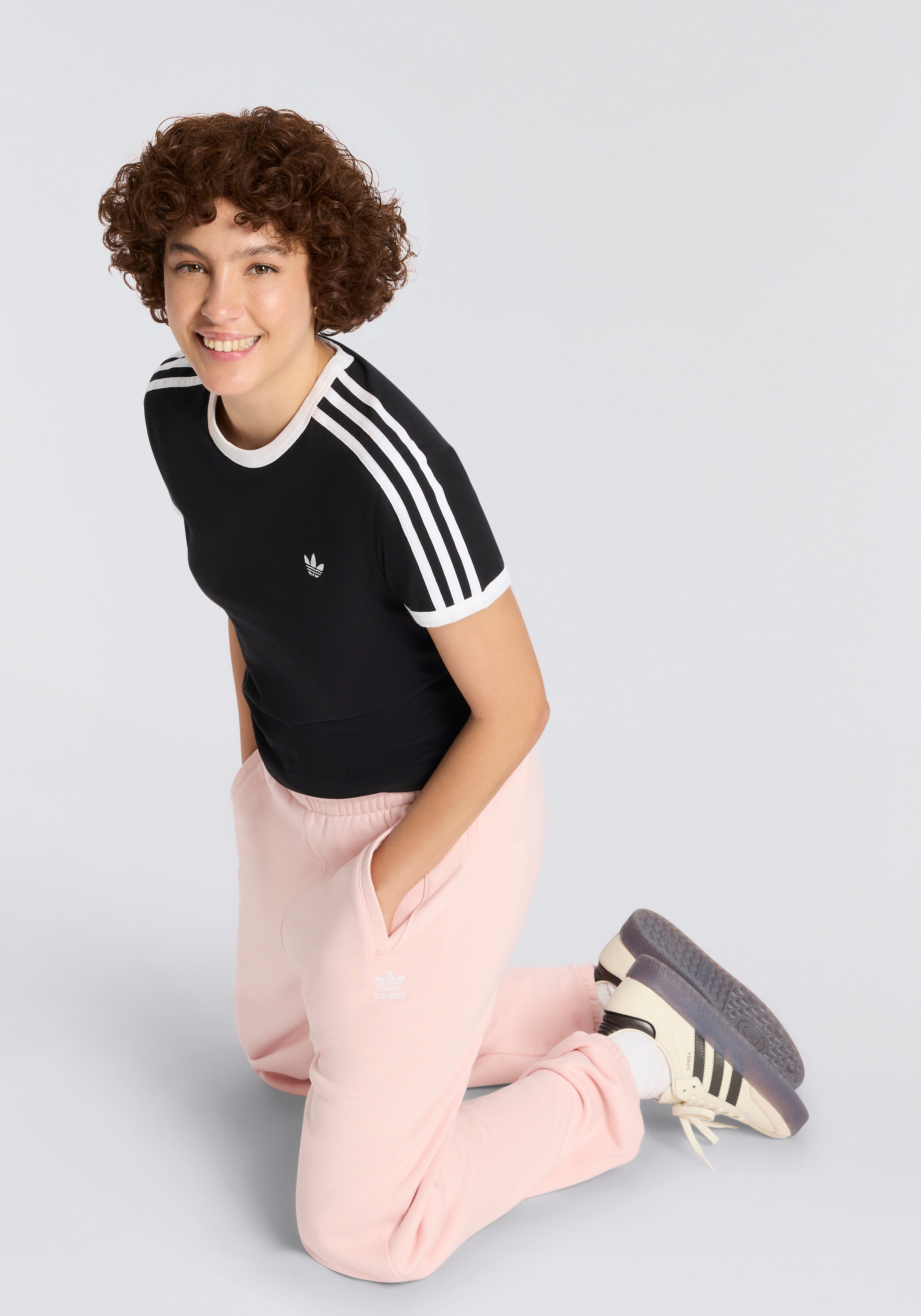 adidas Originals T-shirt »ESS BOYFR TEE« sportlicher Stil, Kurzarm, aus Baumwolljersey