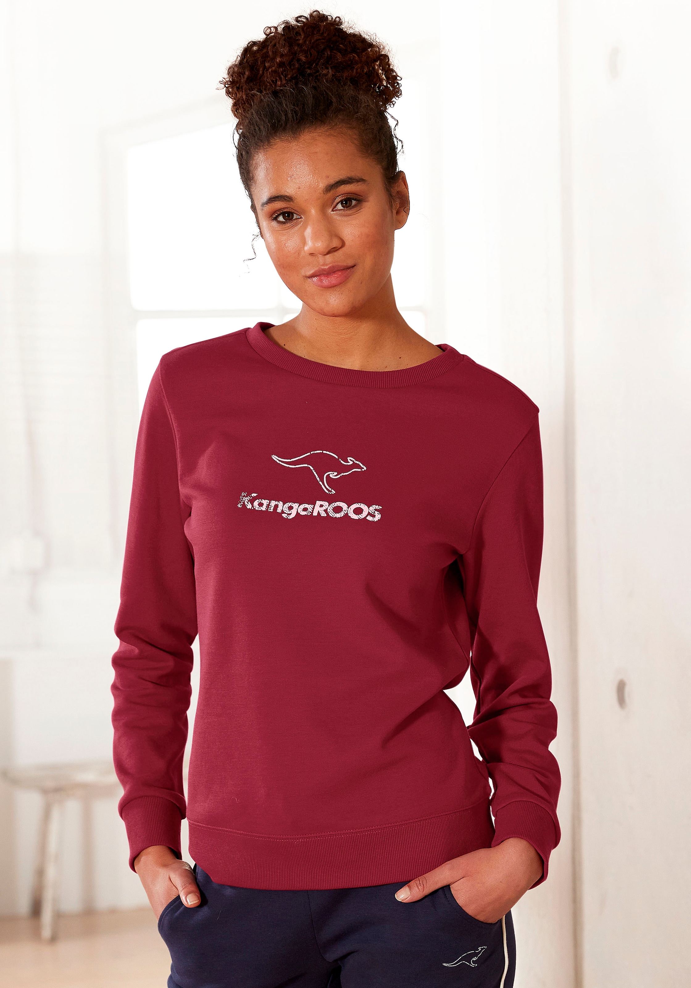 Image of KangaROOS Sweatshirt, mit Kontrastfarbenem Logodruck, Loungewear