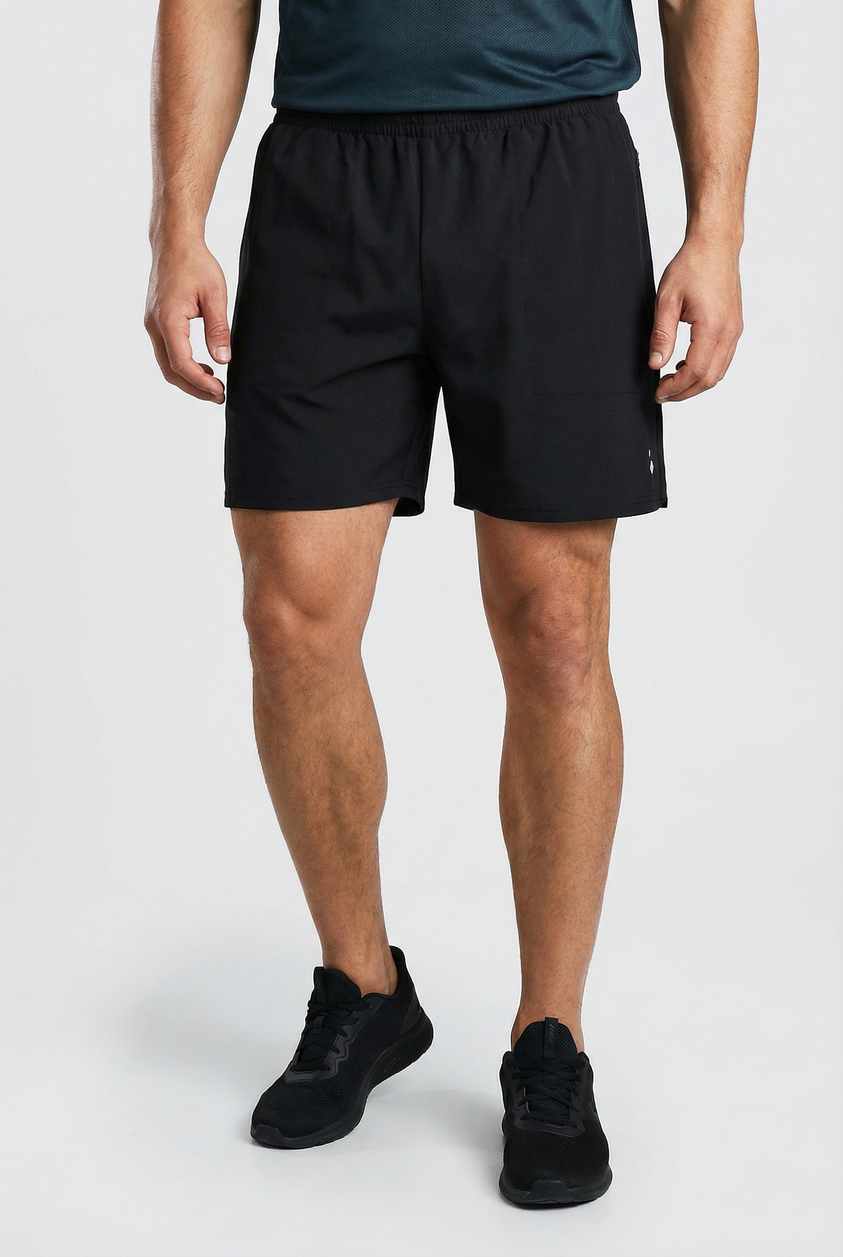 Image of hummel Trainingsshorts "HMLPULSE WORKOUT SHORTS" aus gewebtem Stoff, mit elastischem Bund, sportlicher Stil