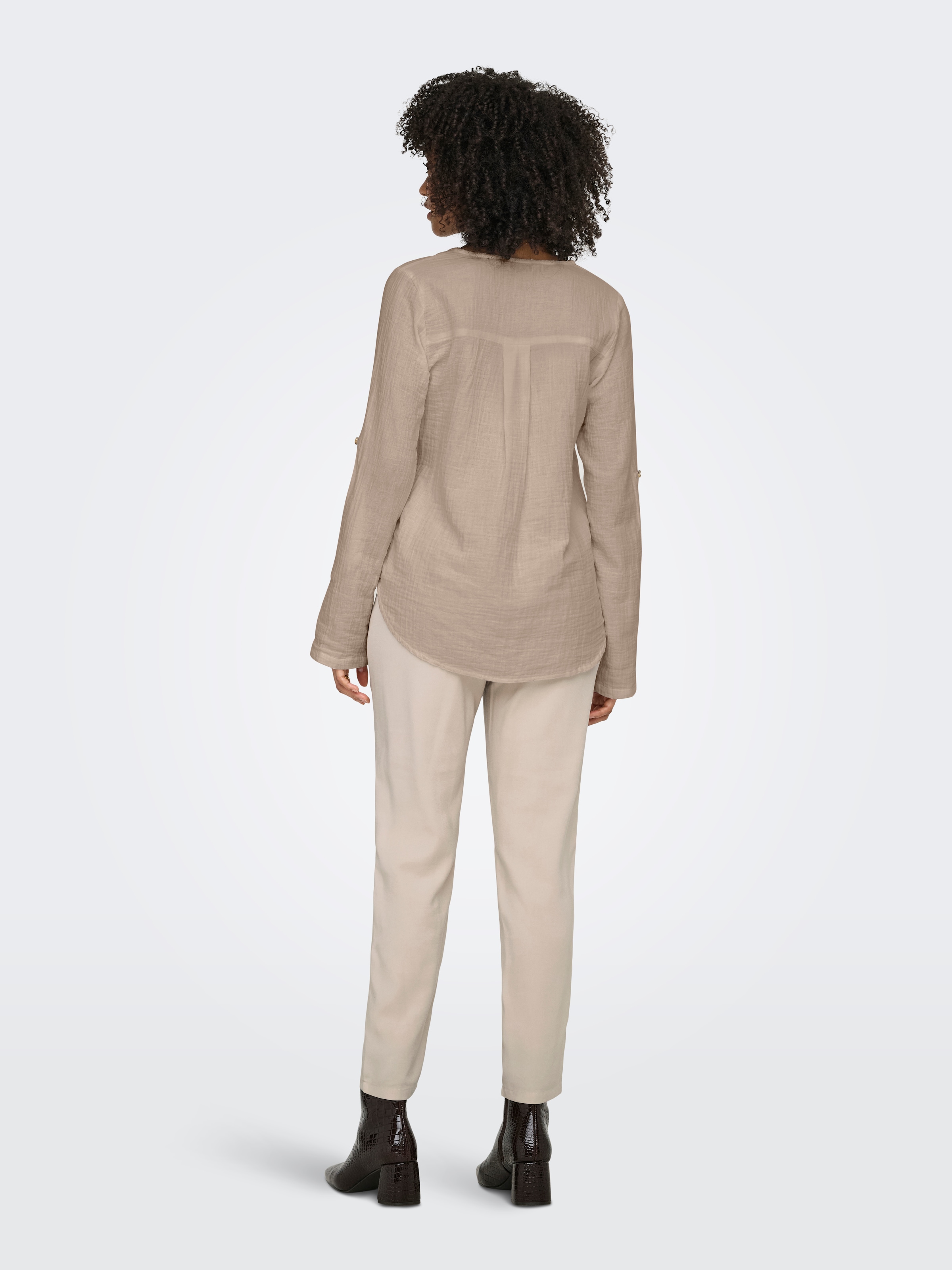 ONLY Blouse à manches longues »ONLTHYRA LIFE V-NECK L/S SHIRT NOOS WVN« Coton, coupe regular fit
