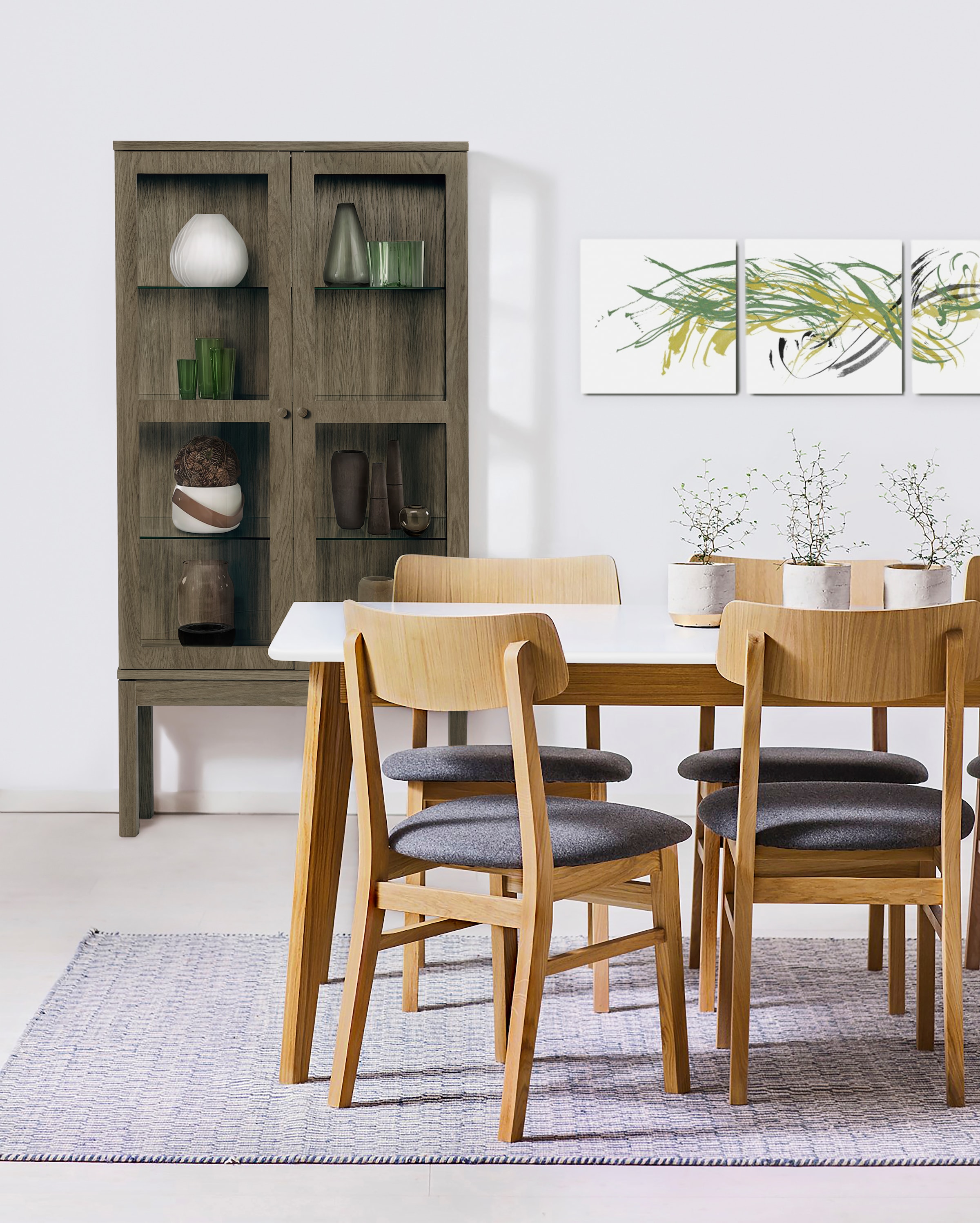andas Vitrine, Holzfurnier aus Eiche, Griffe und Füsse aus massiver Eiche