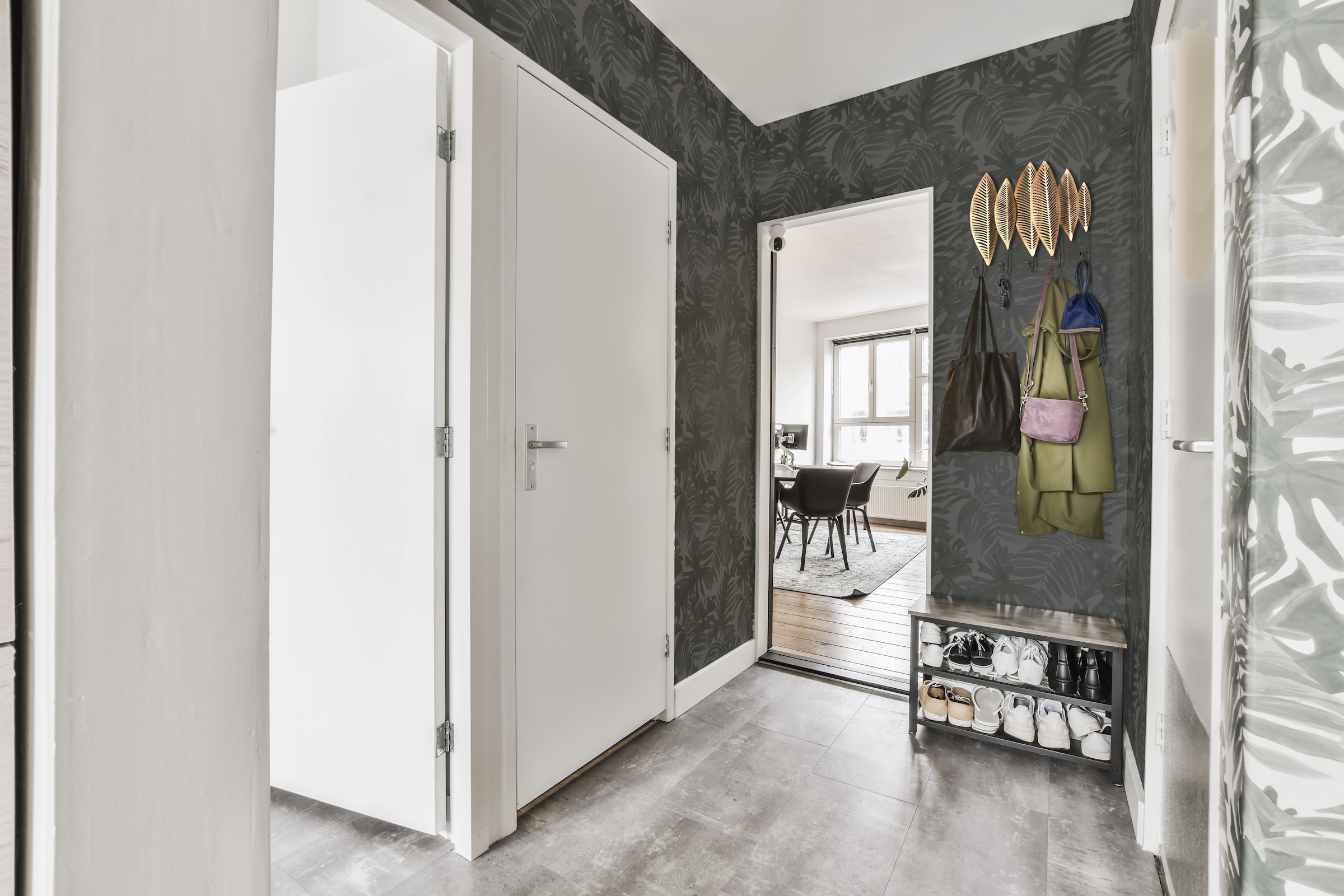 MIRRORS AND MORE Wandgarderobe »Alma« 1 Stk. tlg. Blatt-Design mit 5 Haken aus Metall