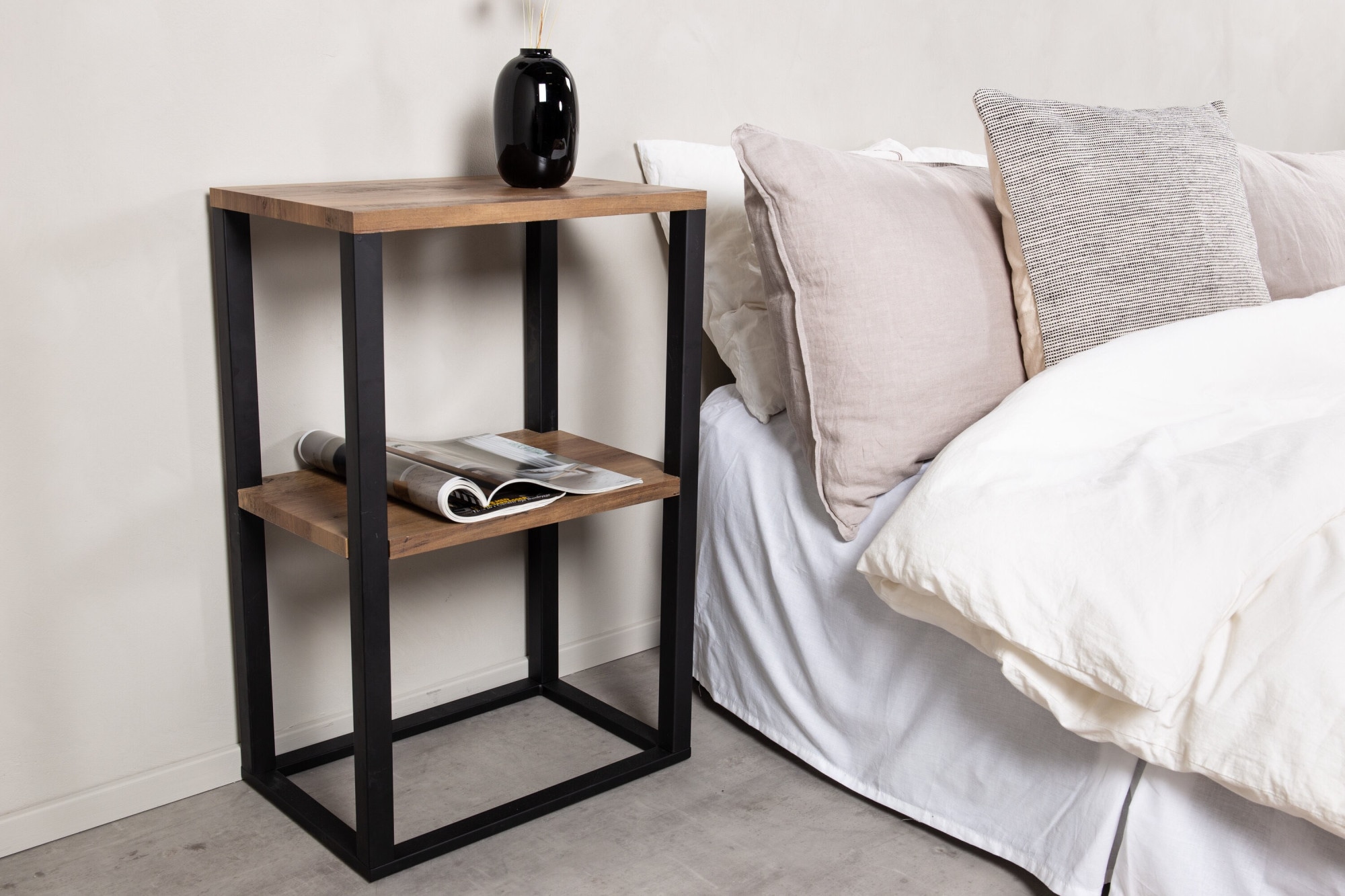 Venture Home Nachttisch »Rise, schmaler Nachttisch in heller Eschenoptik, 45 × 30 cm« Schlafzimmertisch, MDF, Papierlaminat, Metallrahmen, schlank, urban