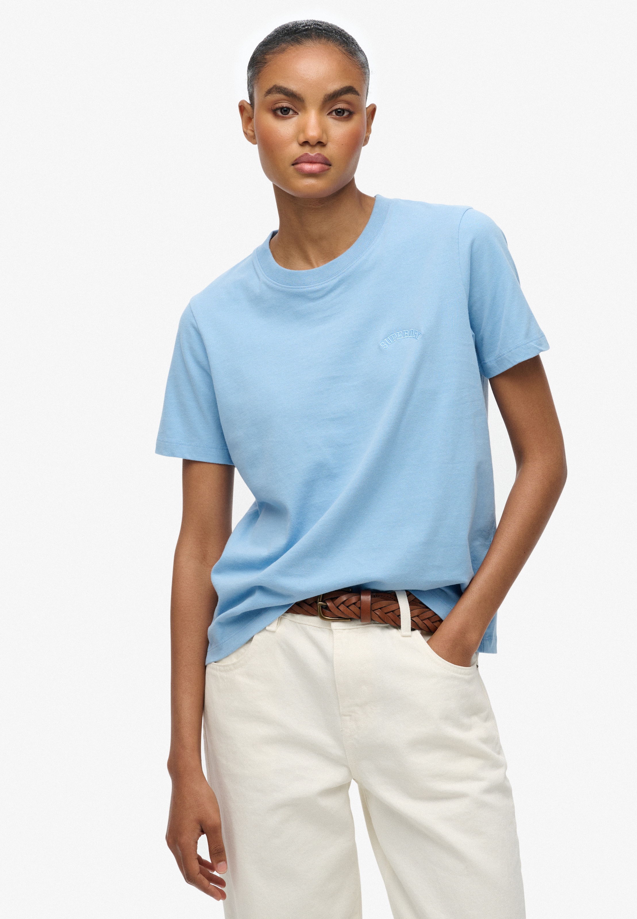 Superdry T-shirt »Essential Logo Emb Tee« aus Baumwolle, normale Passform, Rundhalsausschnitt, Kurzarm