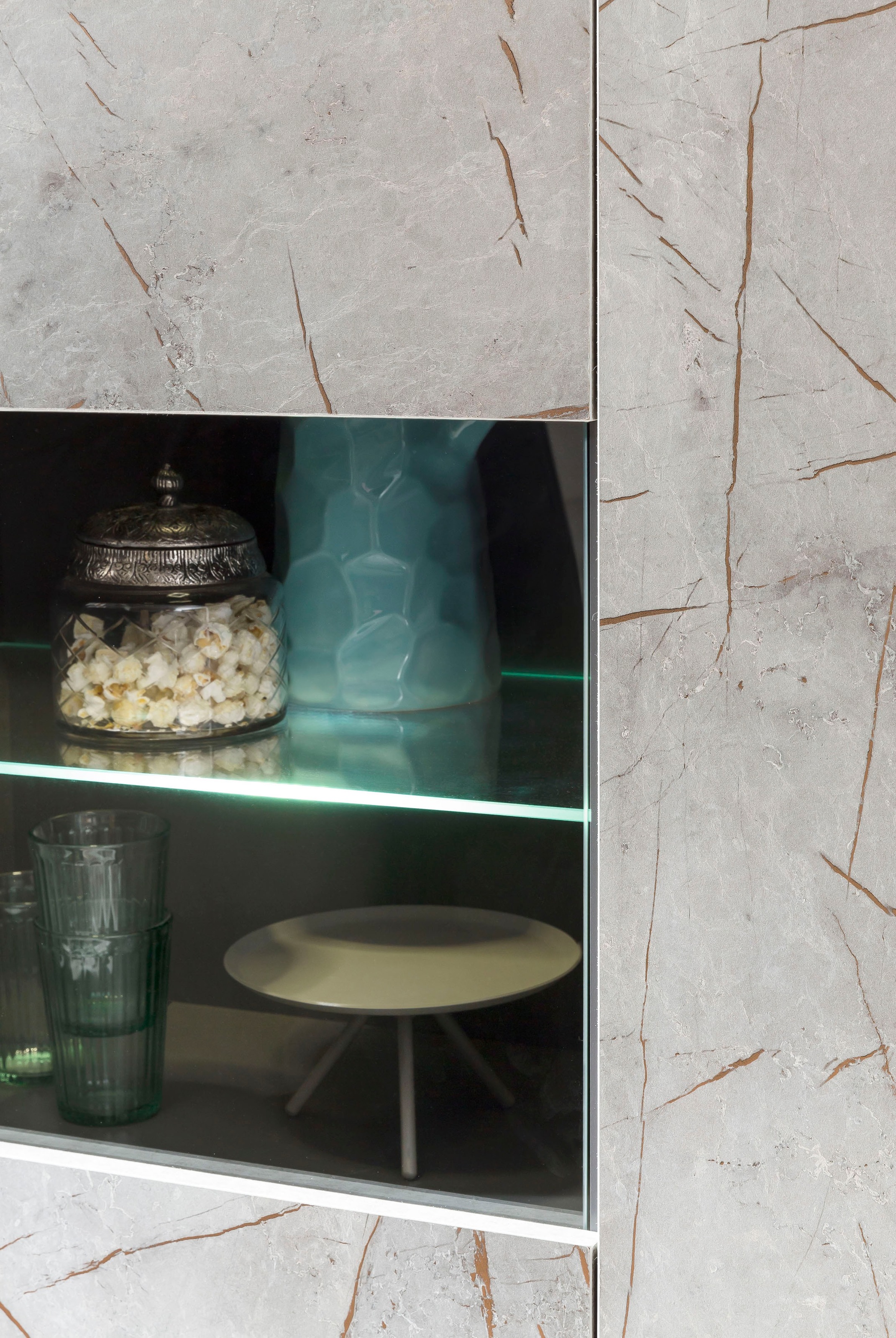 Home affaire Vitrine »Stone mit Marmor-Optik Breite kaufen 95 einem cm edlen Dekor, jetzt Marble«