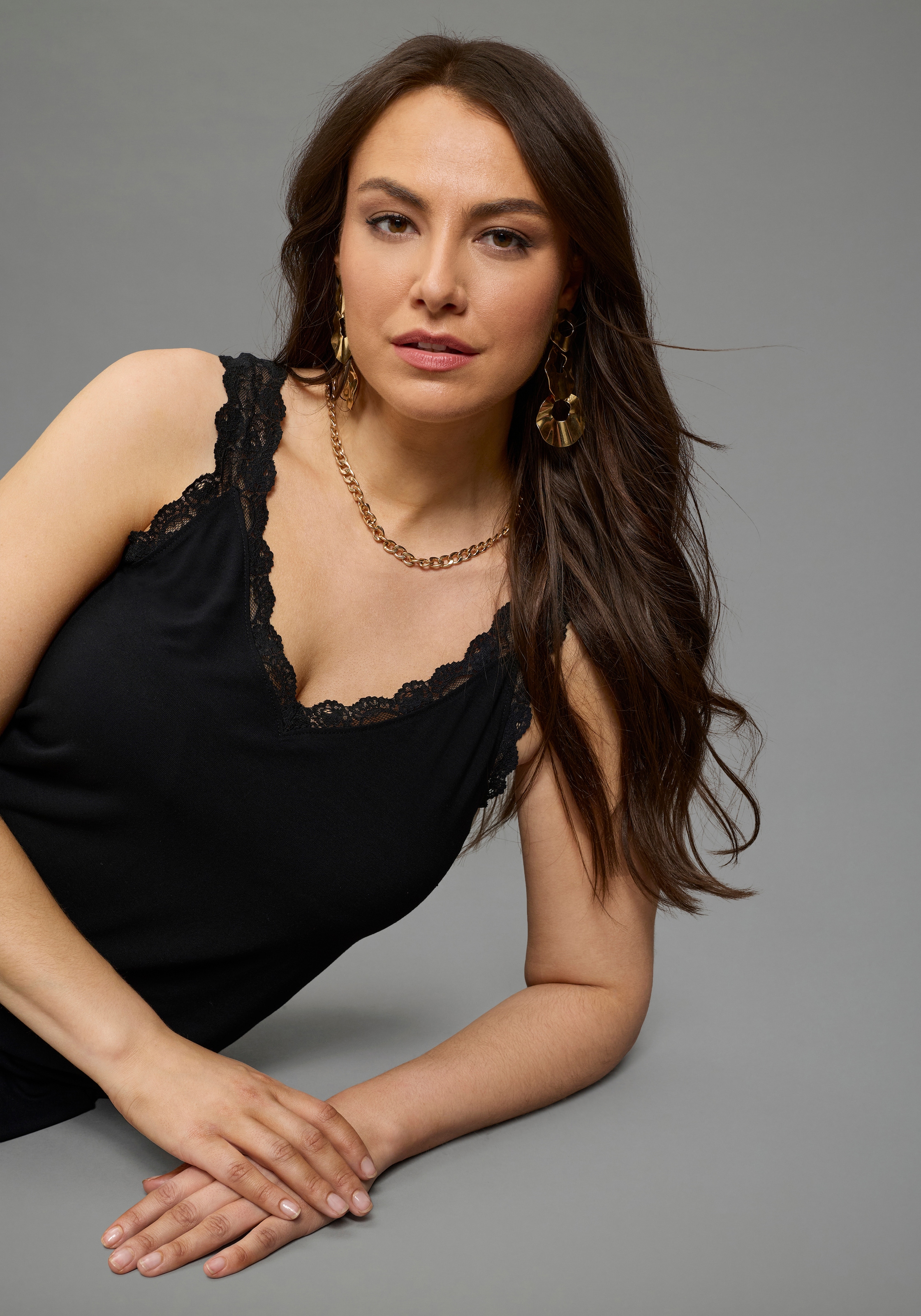 Laura Scott CURVE Débardeur figurnahe Schnittform mit V-Ausschnitt und Spitze