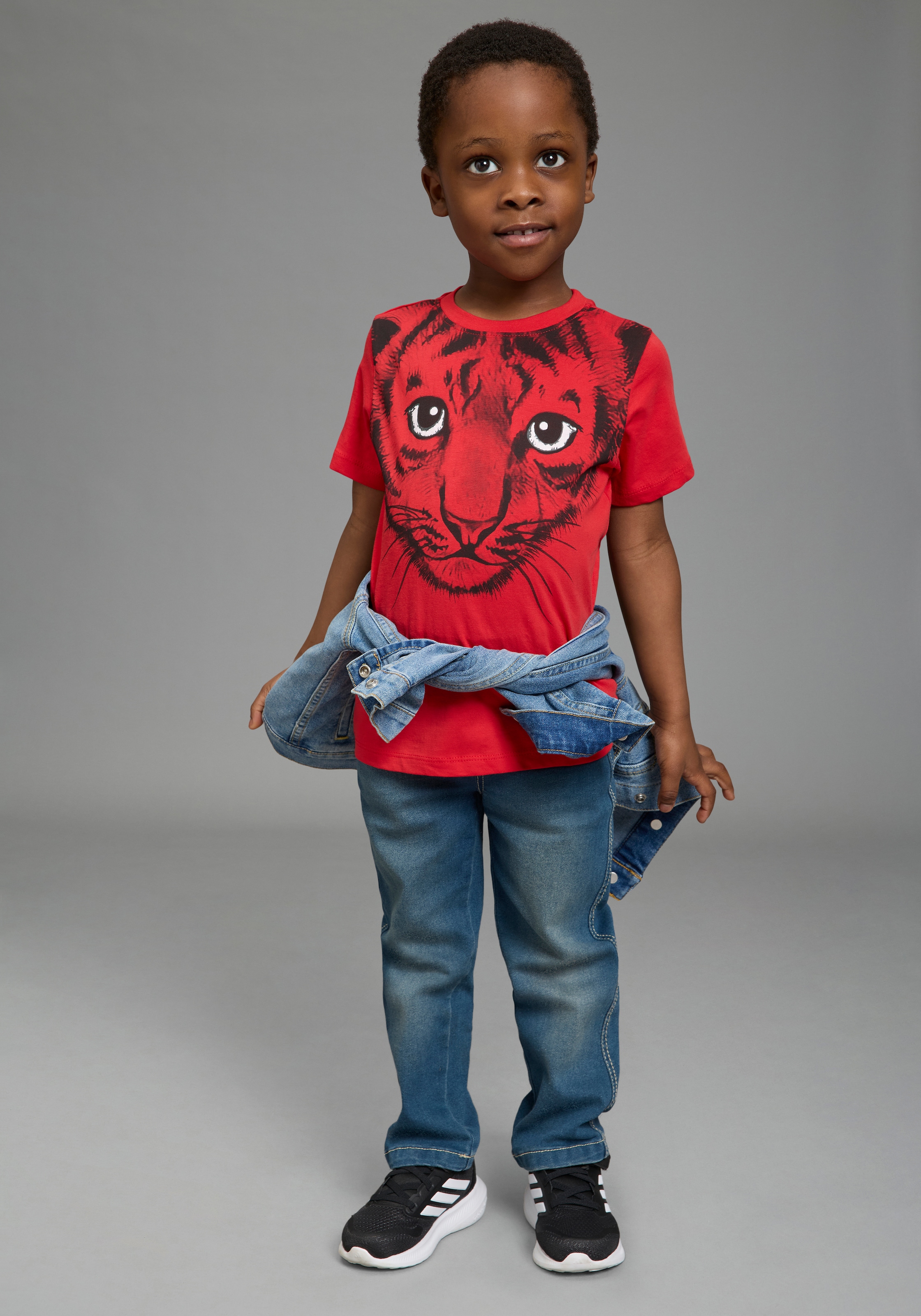 KIDSWORLD T-shirt »Mit tollem Druck: LITTLE TIGER« manches courtes, coupe basique, avec imprimé énergique, encolure ronde