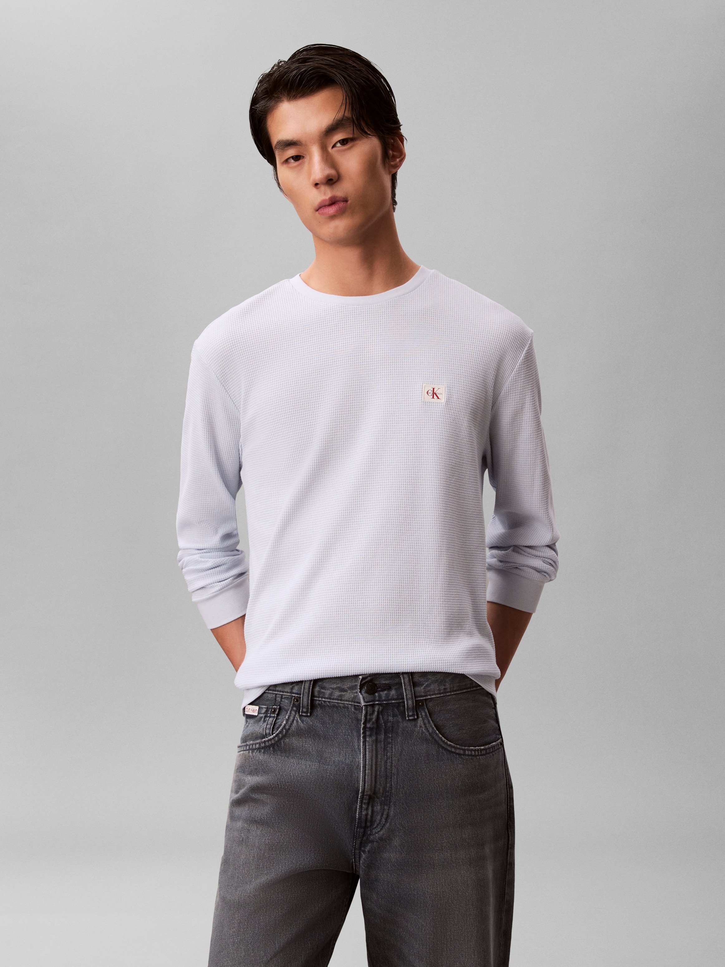 Calvin Klein T-shirt à manches longues »LS WAFFLE BADGE CREWNK TEE« avec encolure ronde