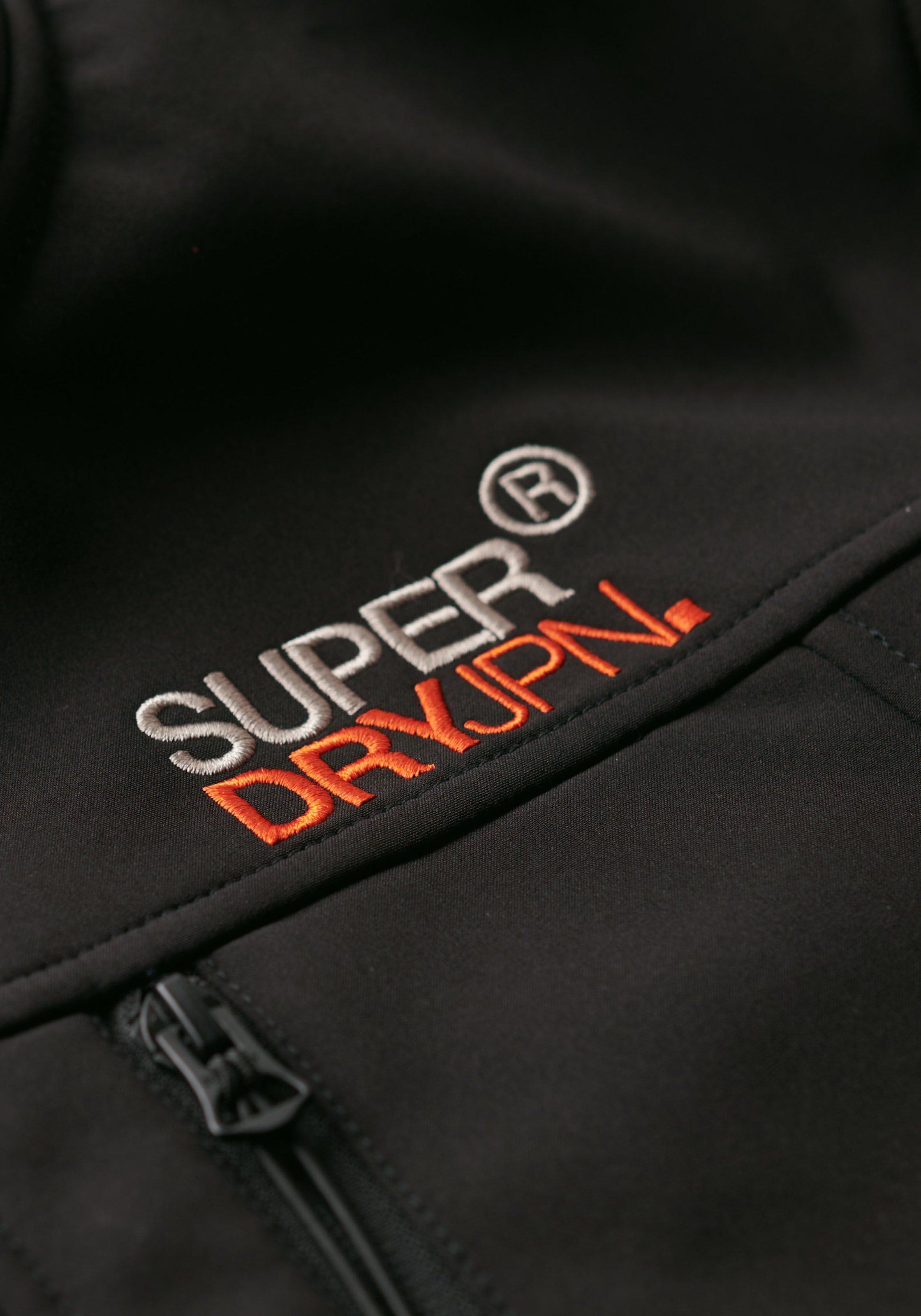 Superdry Outdoorjacke »SOFTSHELL TREKKER TRACK JACKET«, mit Kapuze