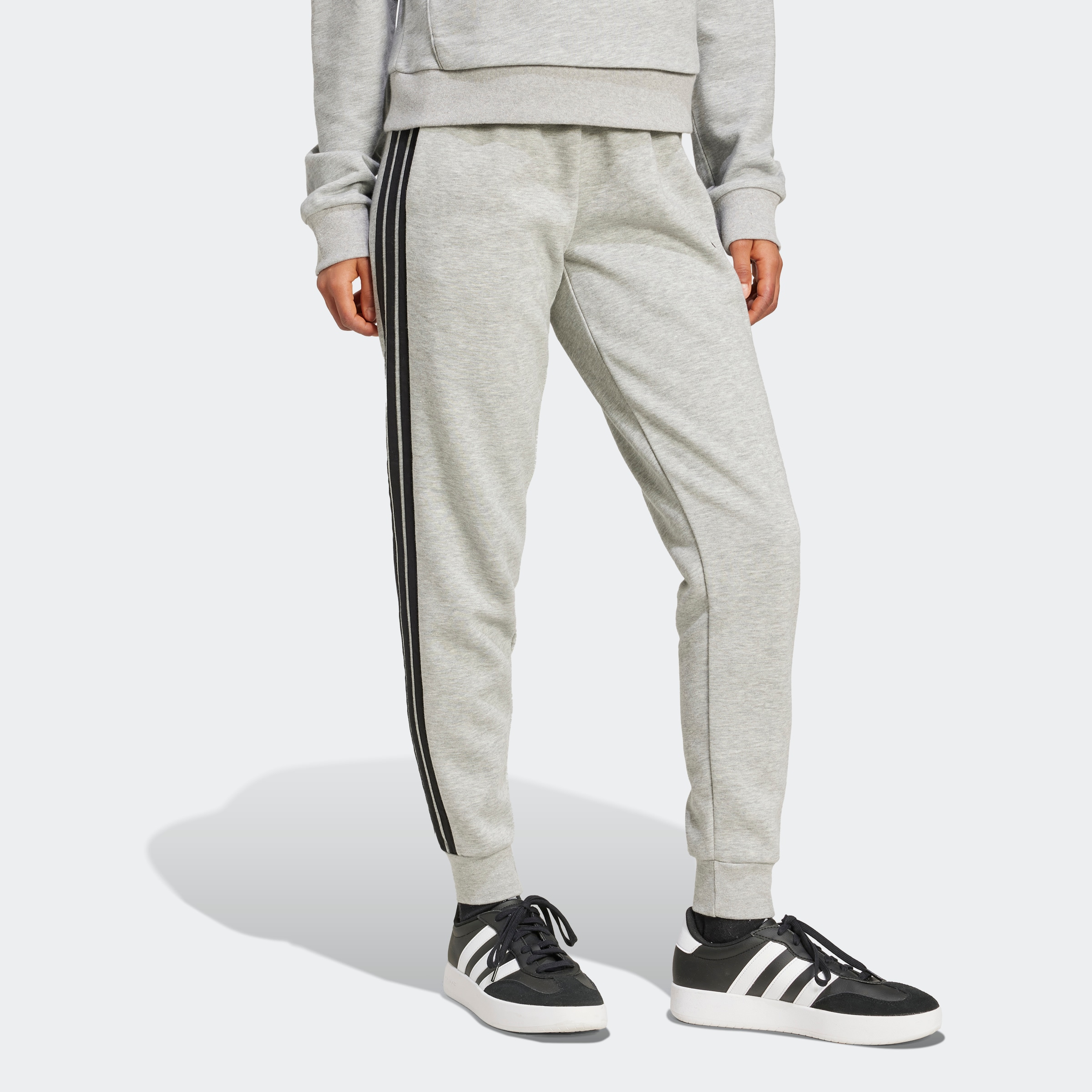 adidas Sportswear Sporthose »ESSENTIALS 3-STREIFEN FLEECE-, SCHMAL GESCHNITTEN«  schmal geschnitten, für vielseitige Aktivitäten, aus Baumwollmix