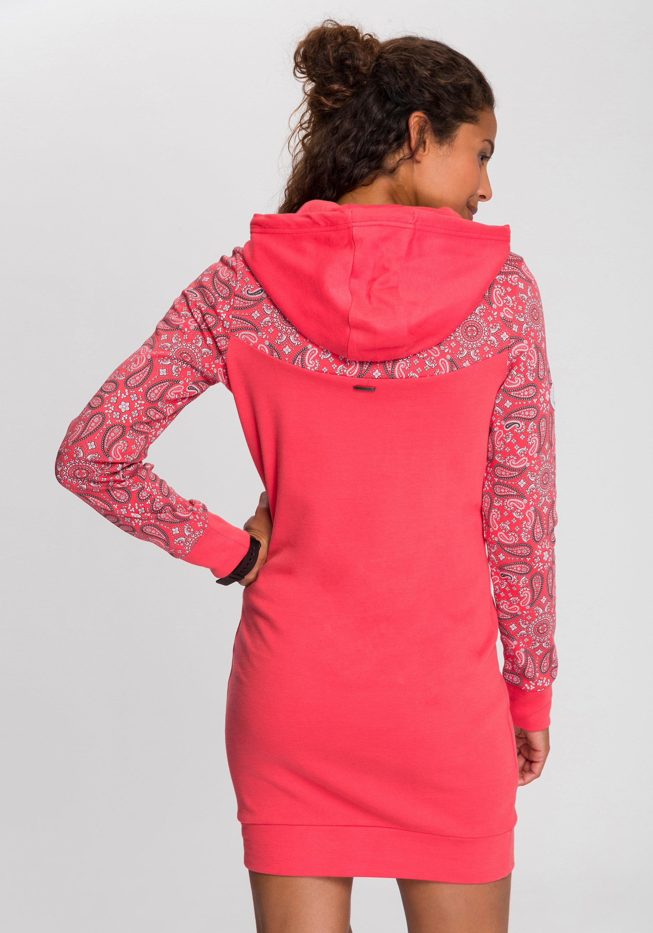 KangaROOS Sweatkleid, mit schönem Print im Ärmel- und Brustbereich
