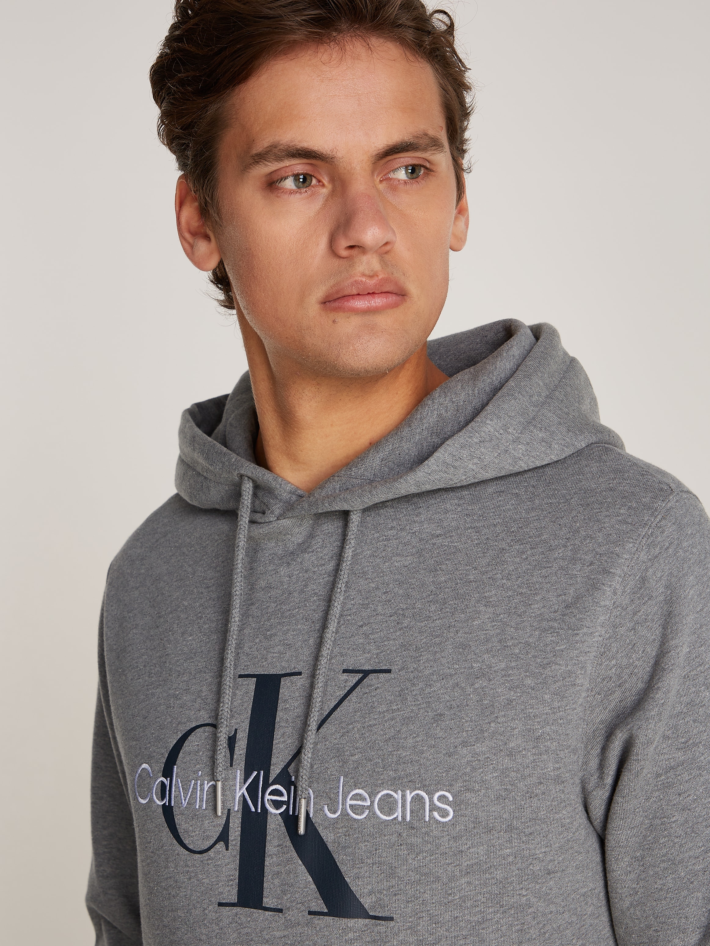 Calvin Klein Jeans Kapuzensweatshirt »SEASONAL MONOLOGO REGULAR HOODIE«, mit Logodruck und Stickerei