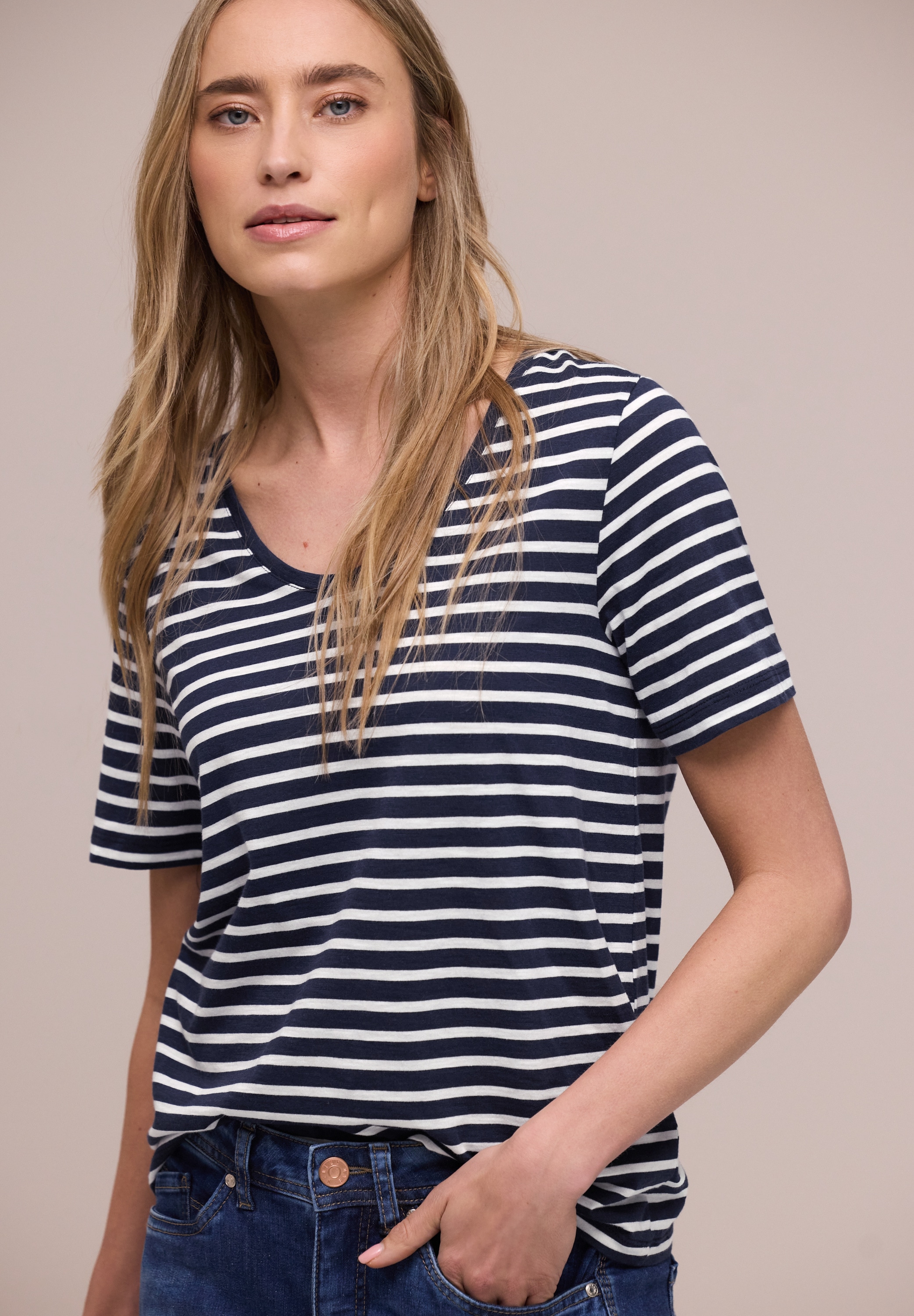 Image of STREET ONE Kurzarmshirt "Style Gerda" im Streifen-Look und mit Rundhals