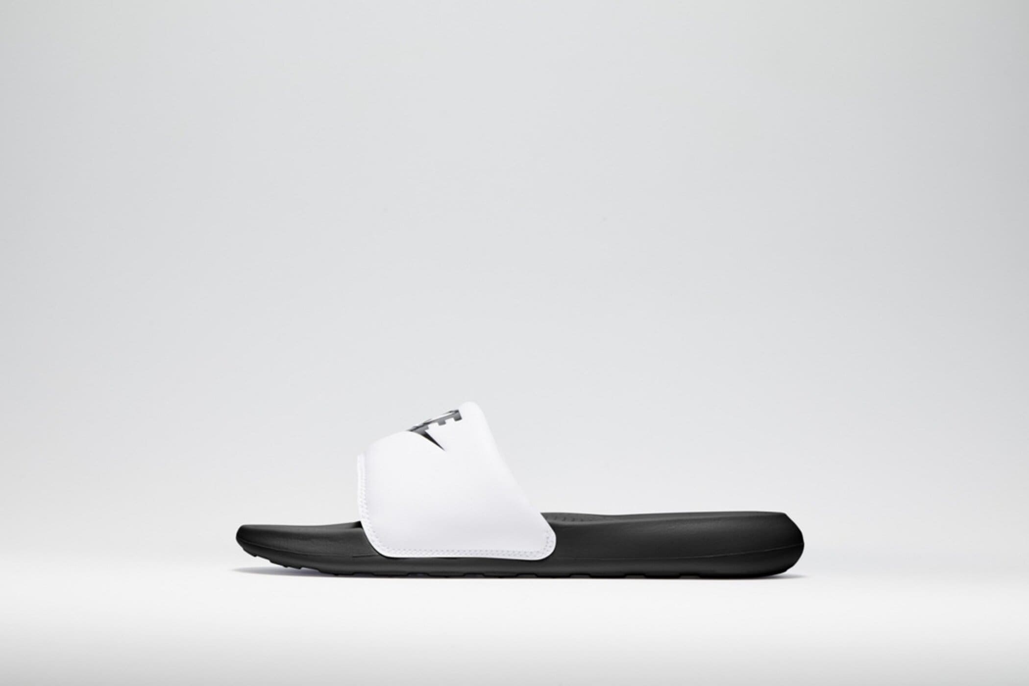 Nike Sportswear Badesandale »VICTORI ONE«