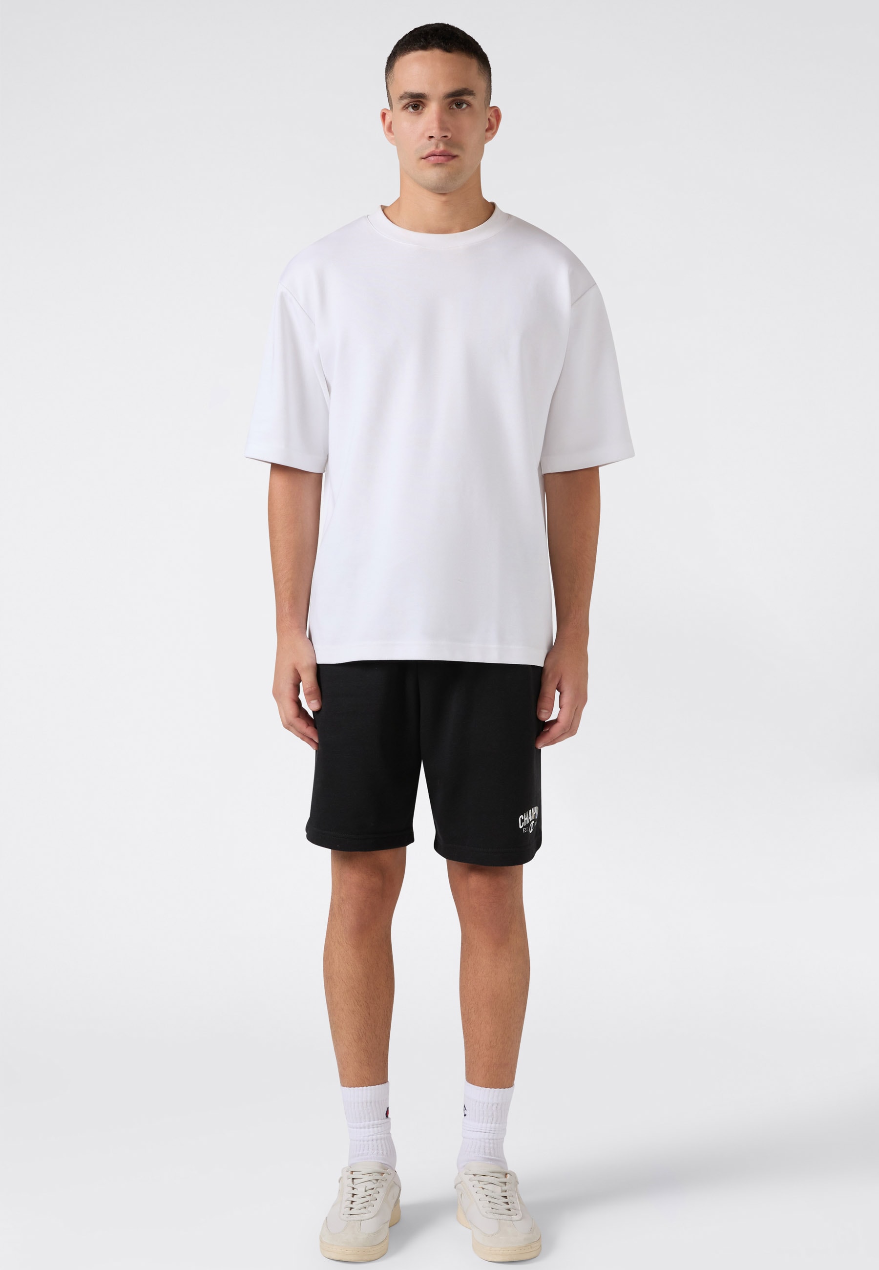 Champion Sweatshorts »SPORTWEAR SHORTS Standard Fit«  avec coupe courte, pour la vie quotidienne et l'entraînement, coupe standard
