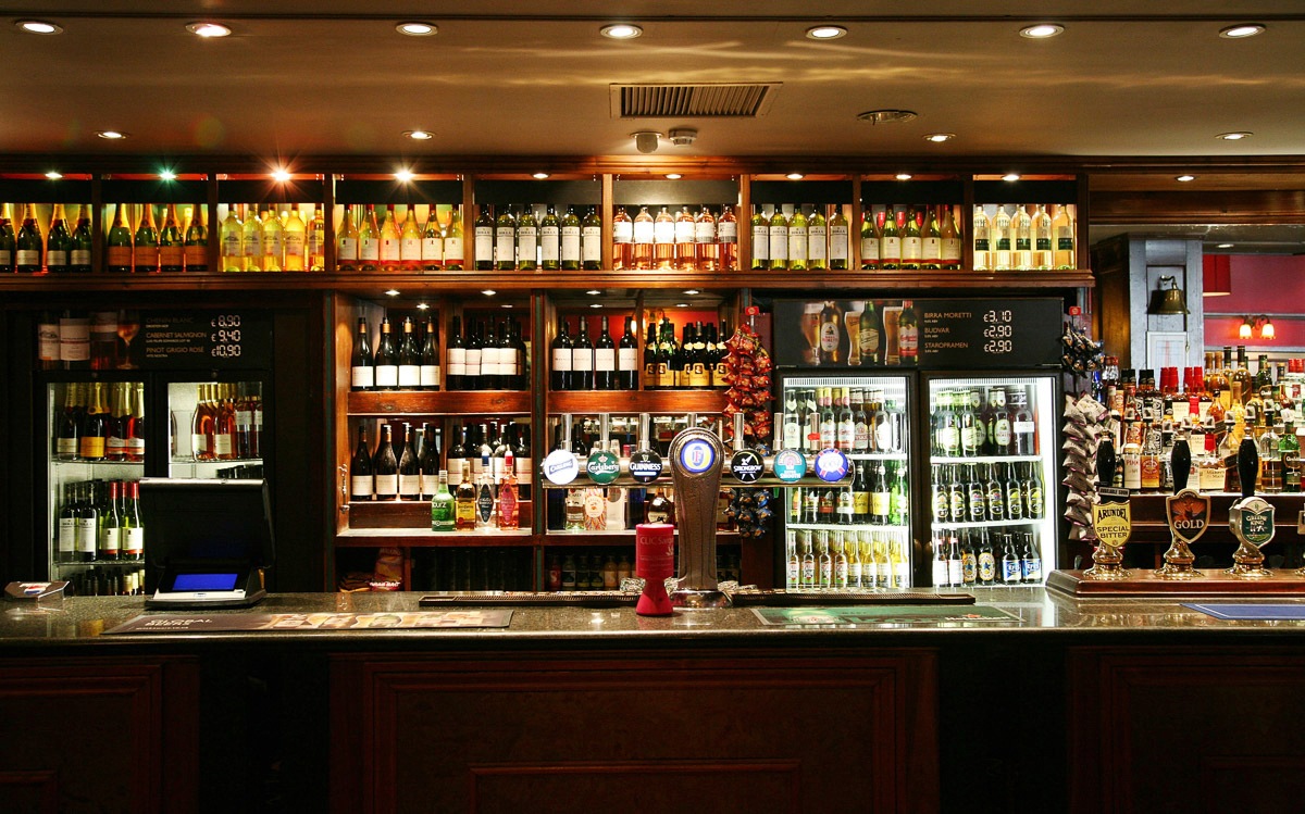 Image of Papermoon Fototapete »ENGLISH BAR-PUB BISTRO CAFE' RESTAURANT FLASCHEN BIER«, Vliestapete, hochwertiger Digitaldruck, inklusive Kleister bei Ackermann Versand Schweiz