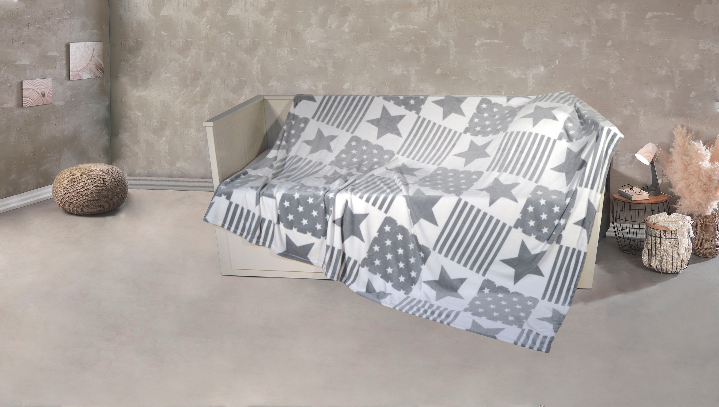 Image of KiNZLER Wohndecke "Mikrofaser XXL "Sterne-Karo"" Kuscheldecke, Patchwork Design, Sterne, 220x240 cm