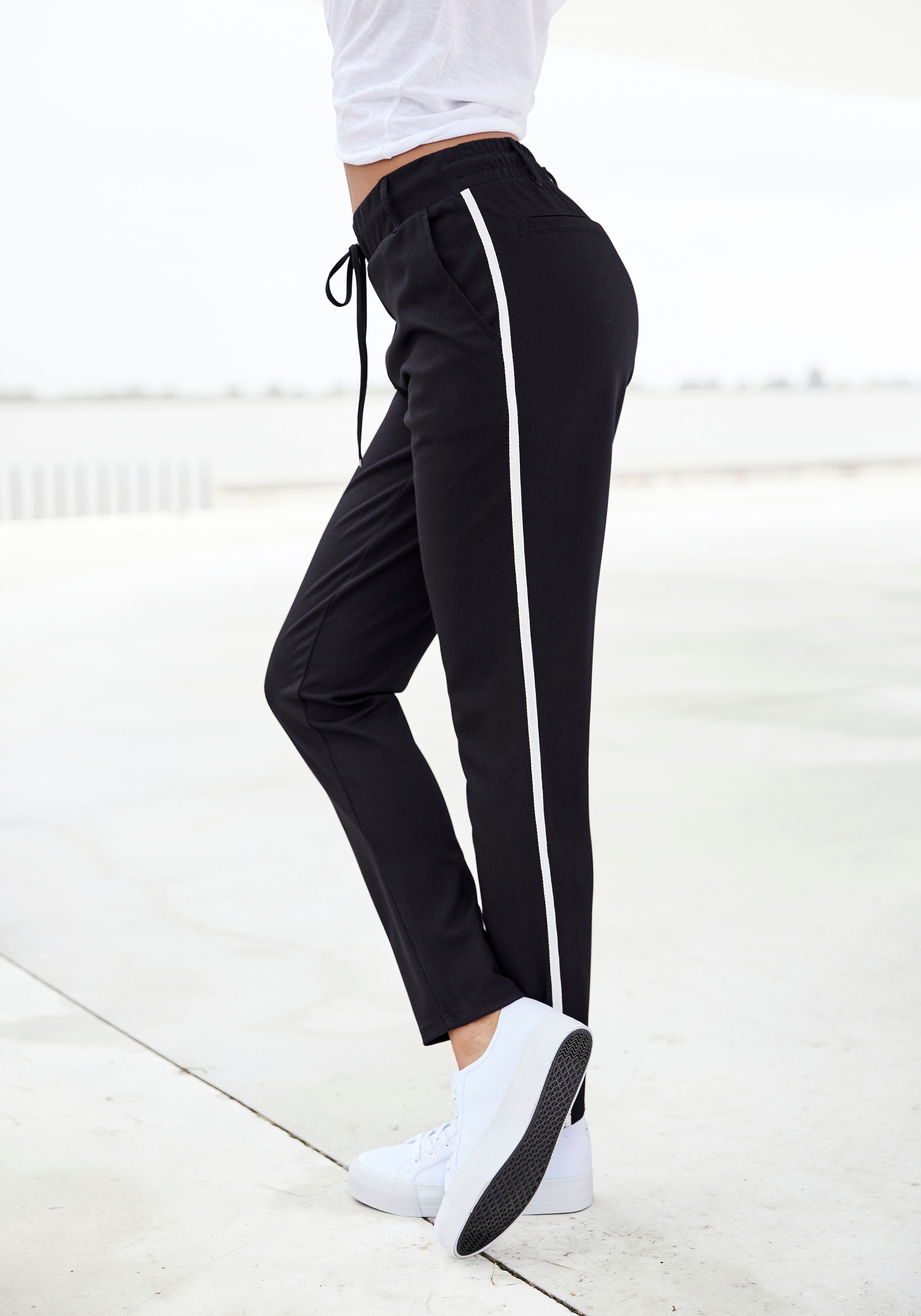 Jogger Pants, mit sportlichen Seitenstreifen, Loungewear