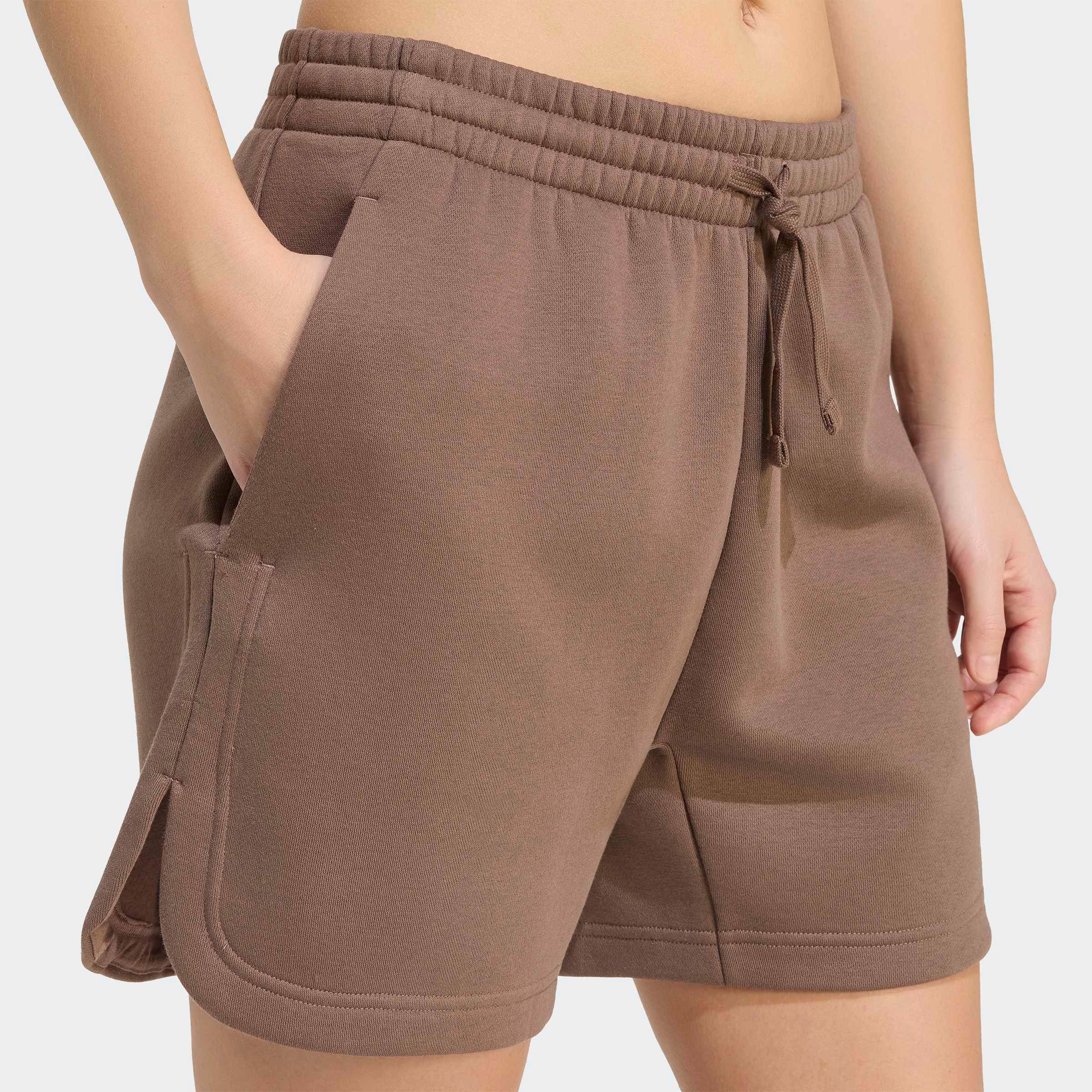 adidas Sportswear Shorts »3-STREIFEN STUDIO FLEECE, LOCKER GESCHNITTEN«  für sportliche Aktivitäten, aus Baumwolle, mit Kordelverschluss