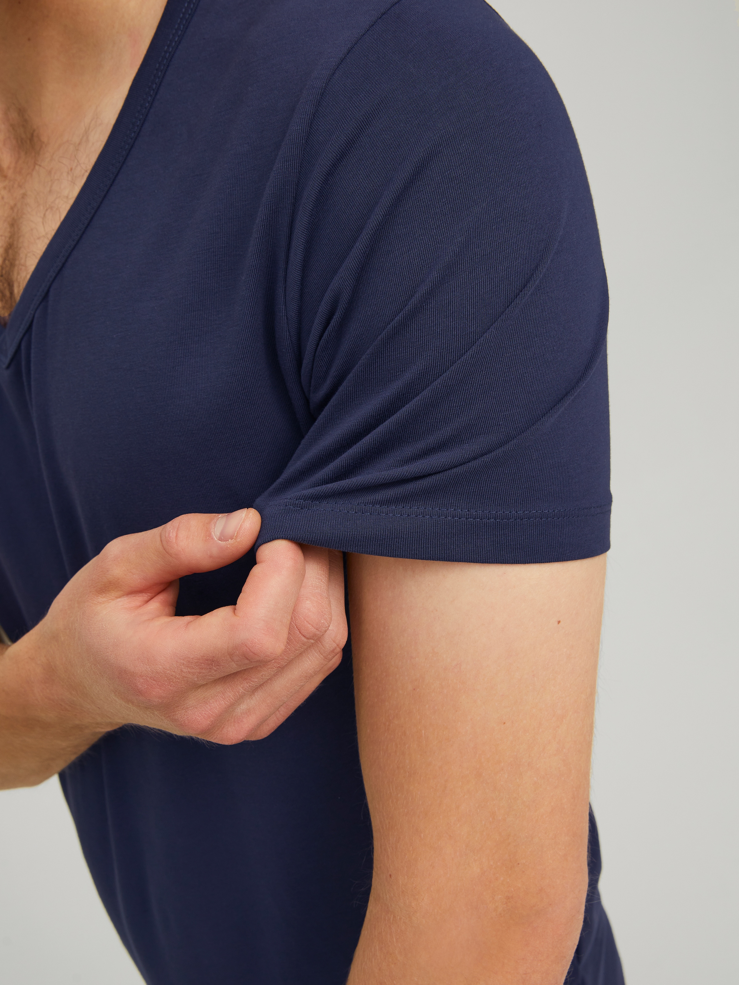 Jack & Jones T-Shirt »SLIM- FIT BASIC TEE V-NECK« mit V-Ausschnitt