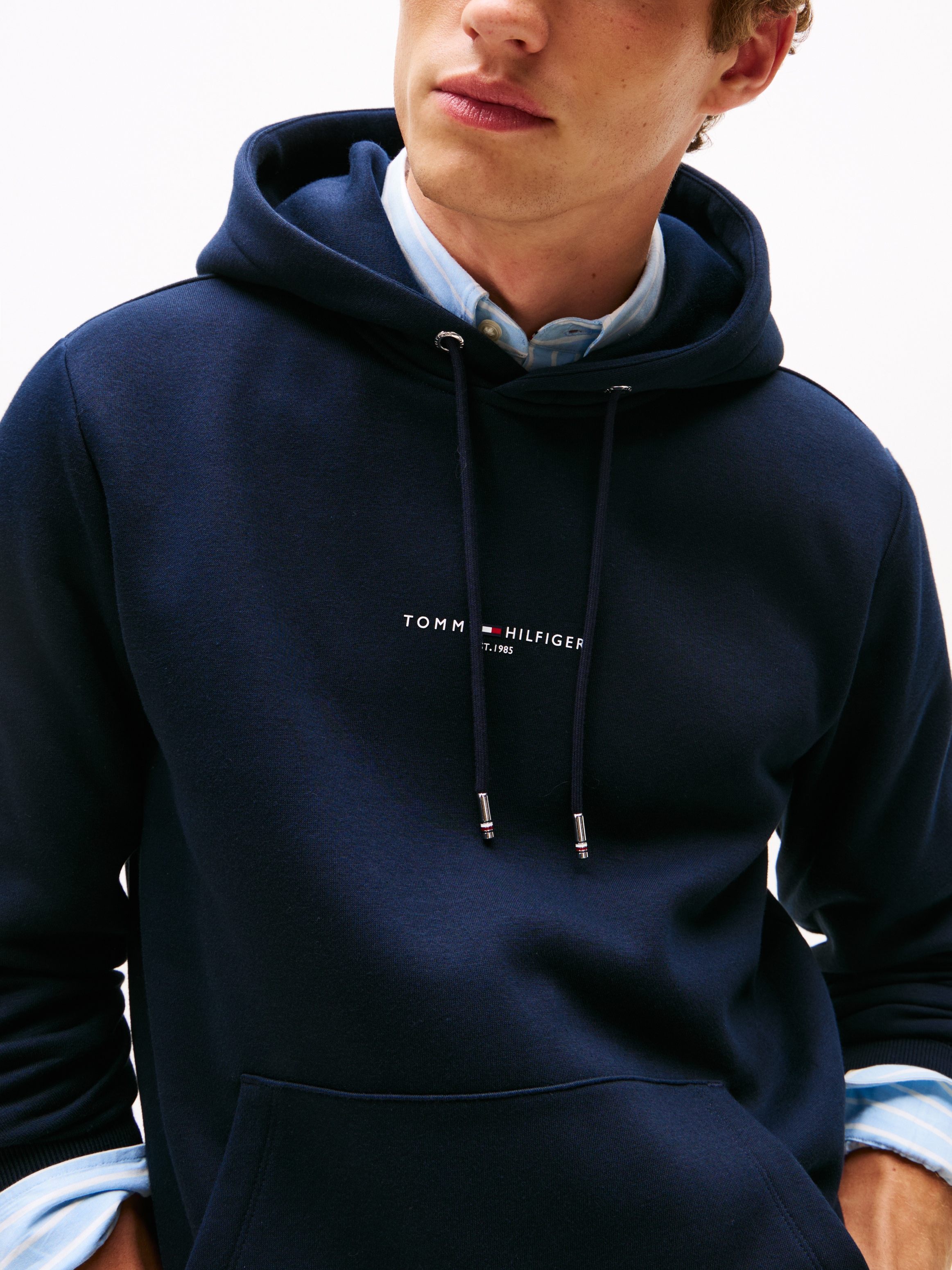 Tommy Hilfiger Hoodie »TOMMY LOGO TIPPED HOODY«, Tommy-Tape innen am Ausschnitt, Flag-Stickerei am Ärmel