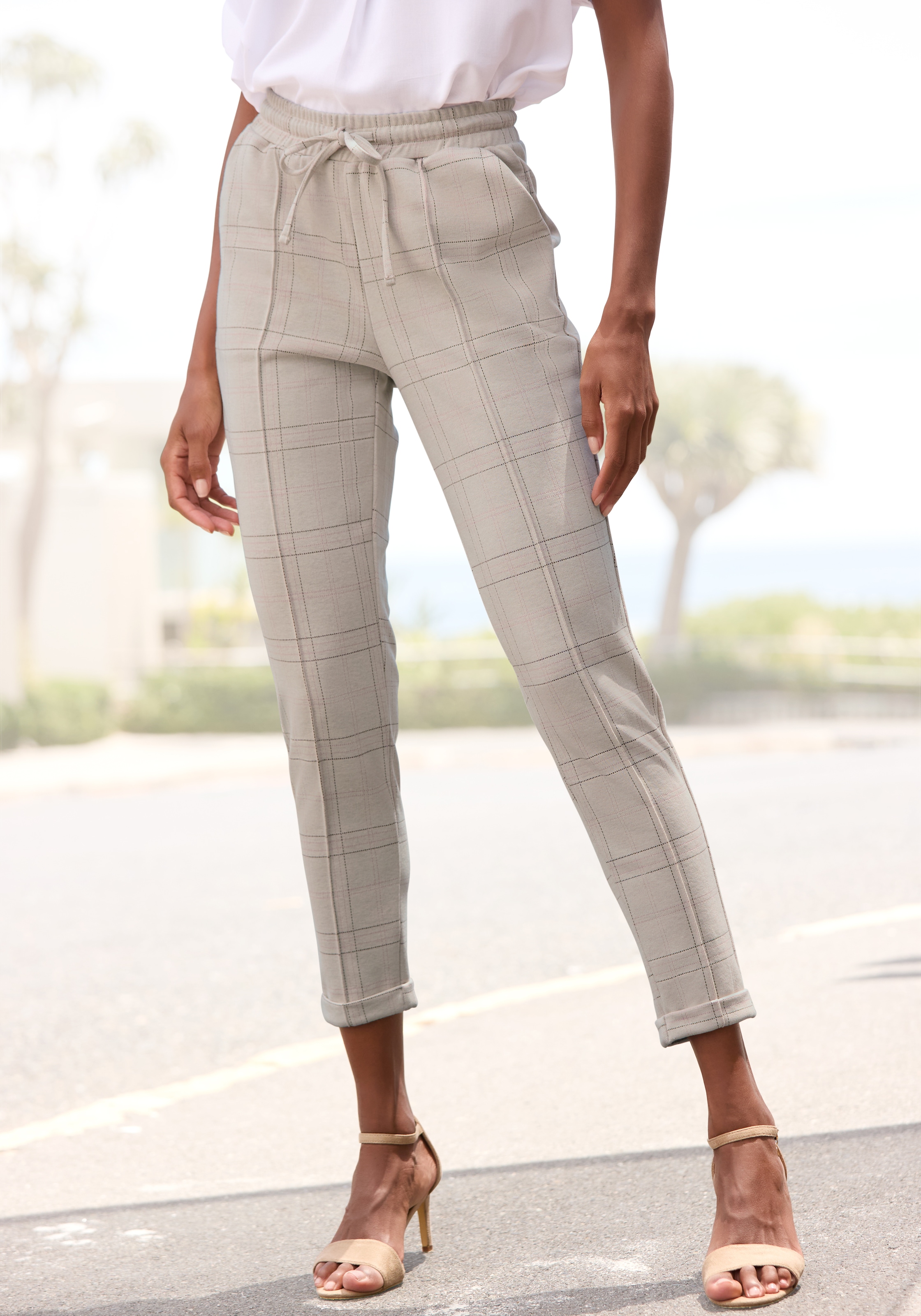 Image of Vivance Jogger Pants "aus bequemen Stretchstoff" mit Karomuster, Schlupfhose, enge Passform, casual-chic, Sommerhose