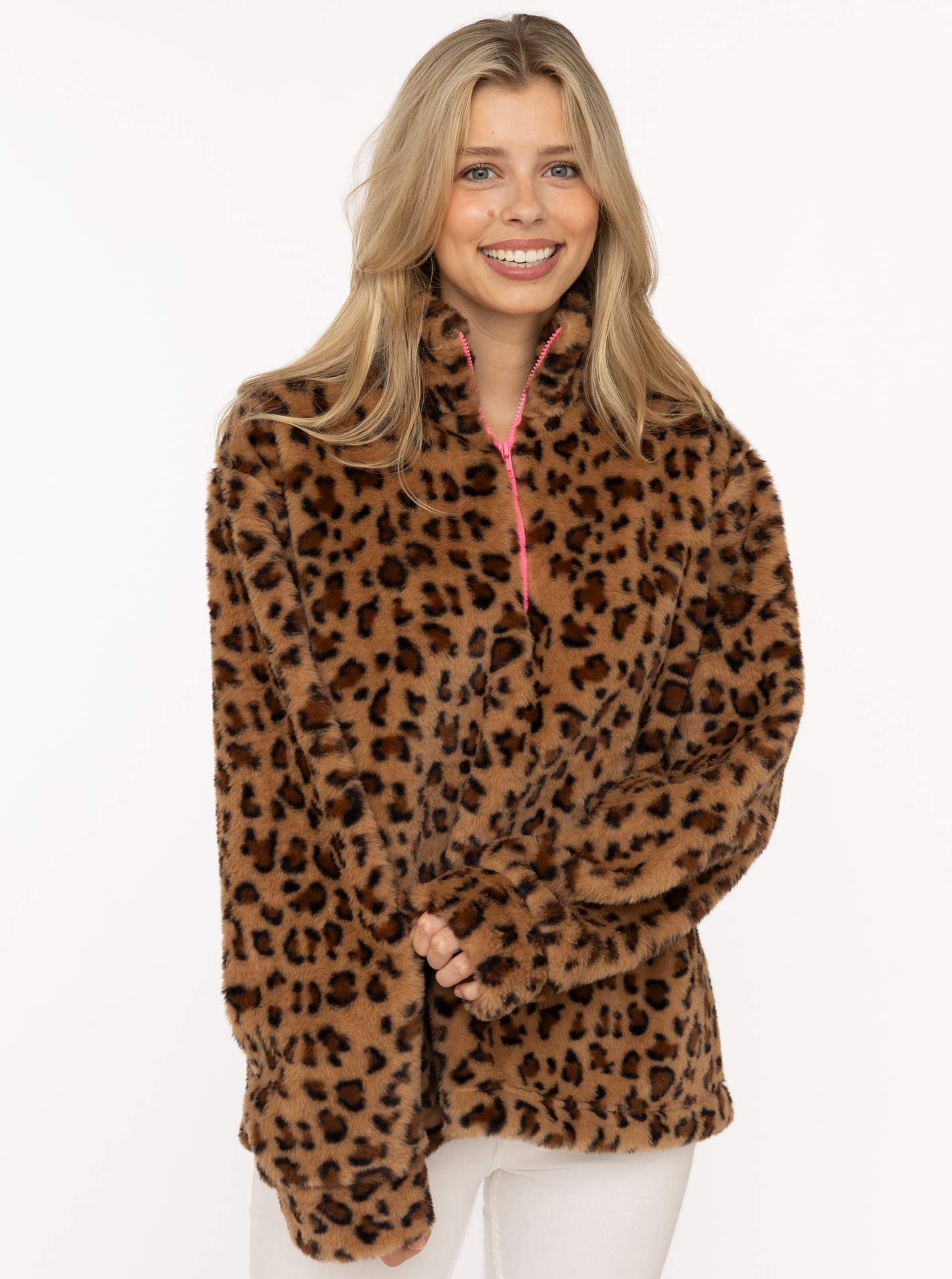 Image of Zwillingsherz Troyer "Fake Fur Troyer Cozy Leo" mit Stehkragen, Reissverschluss, flauschiges Material, Leo-Allover