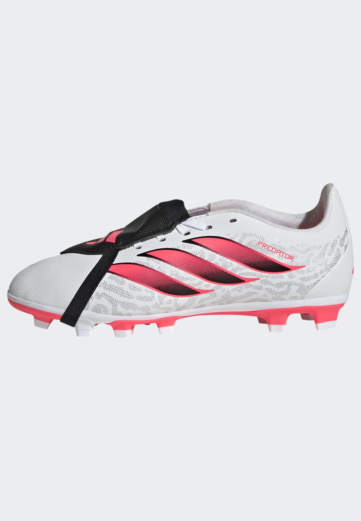 adidas Performance Chaussure de football »PREDATOR CLUB KIDS , FESTE BÖDEN/MULTI GROUND, UMSCHLAGBARE ZUNGE«  adapté à de nombreux types de sols, pour adolescents et enfants