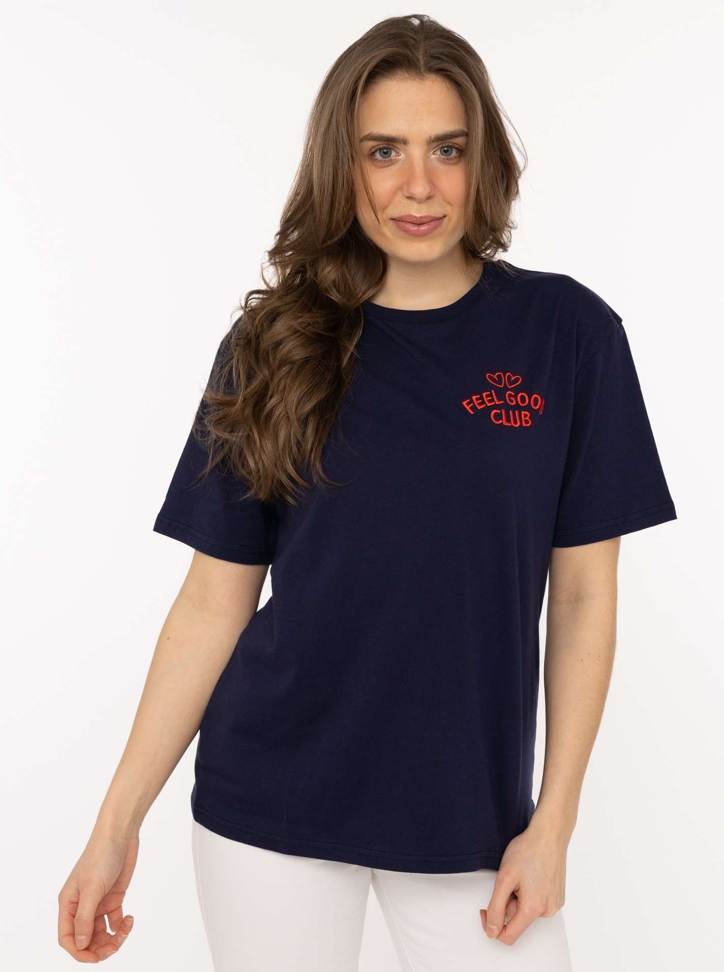 Image of Zwillingsherz T-Shirt ""Feel Good Club"" Rundhals, einfarbig, kleine Stickerei vorne