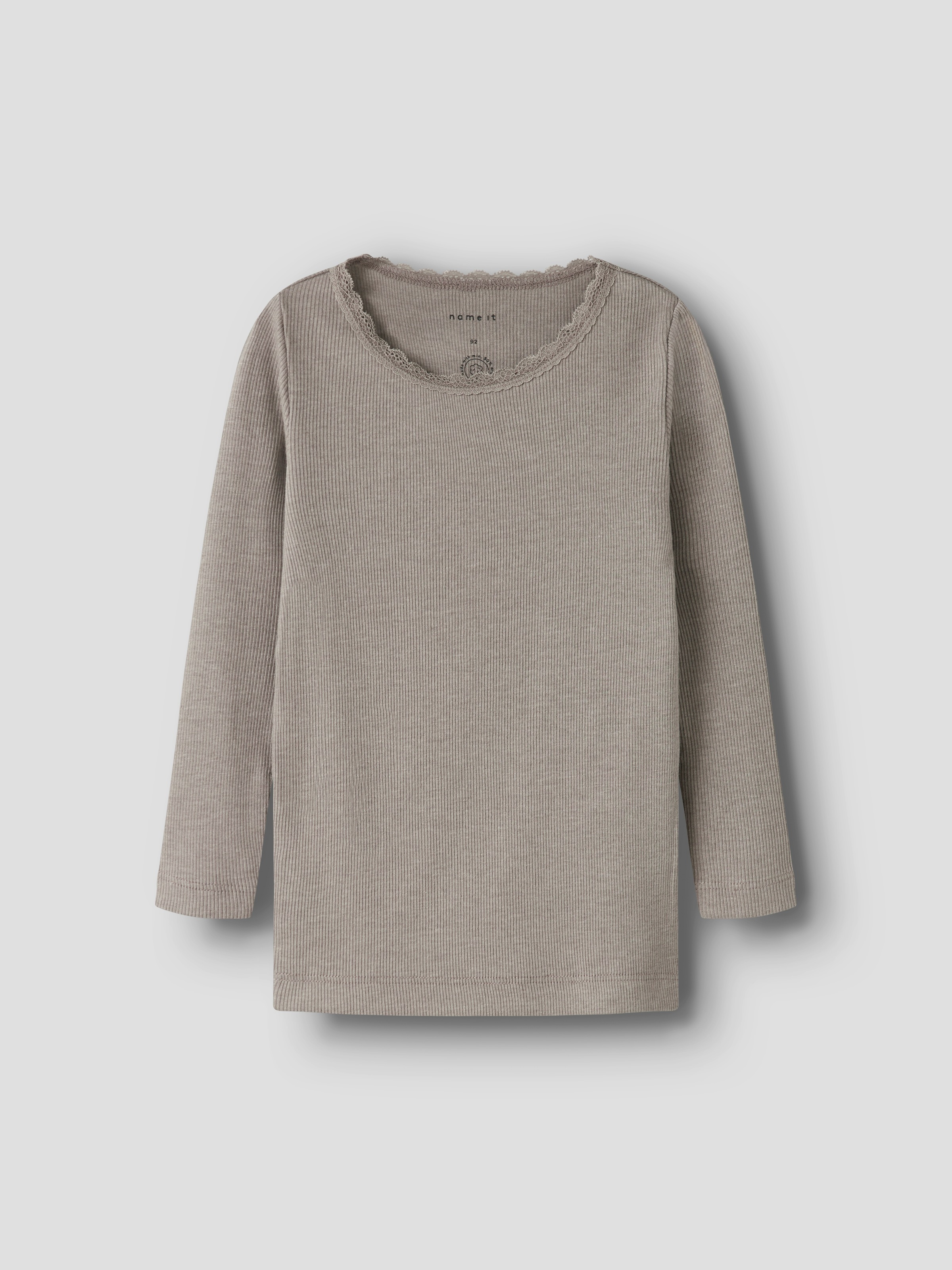 Name It Langarmshirt »NMFKAB LS TOP NOOS«, in Feinripp und mit süsser Spitzenkante am Ausschnitt