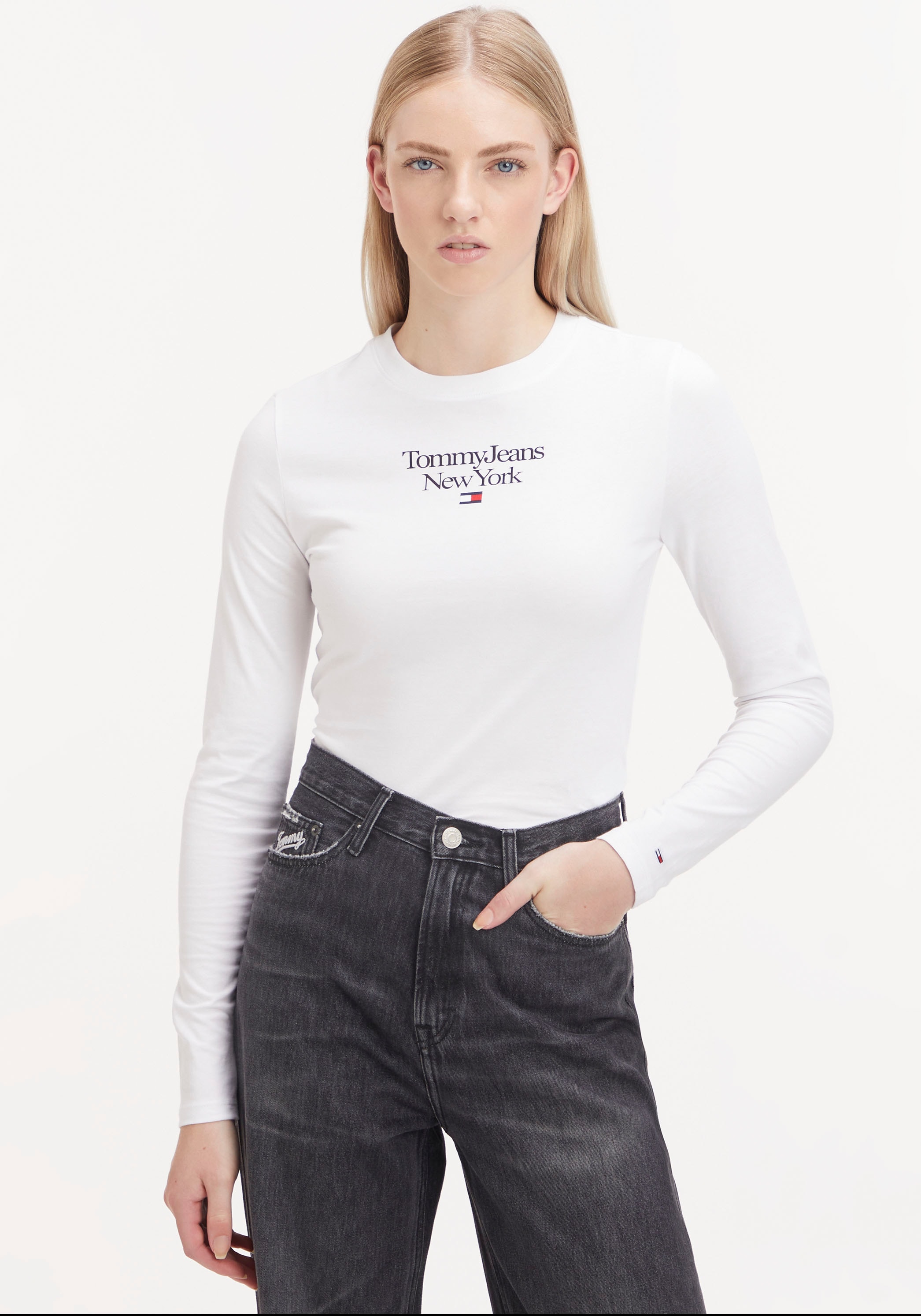 ♕ Tommy Jeans versandkostenfrei ESSENTIAL Logo-Frontdruck 1 Tommy Jeans kaufen LOGO BBY Langarmshirt mit »TJW LS«